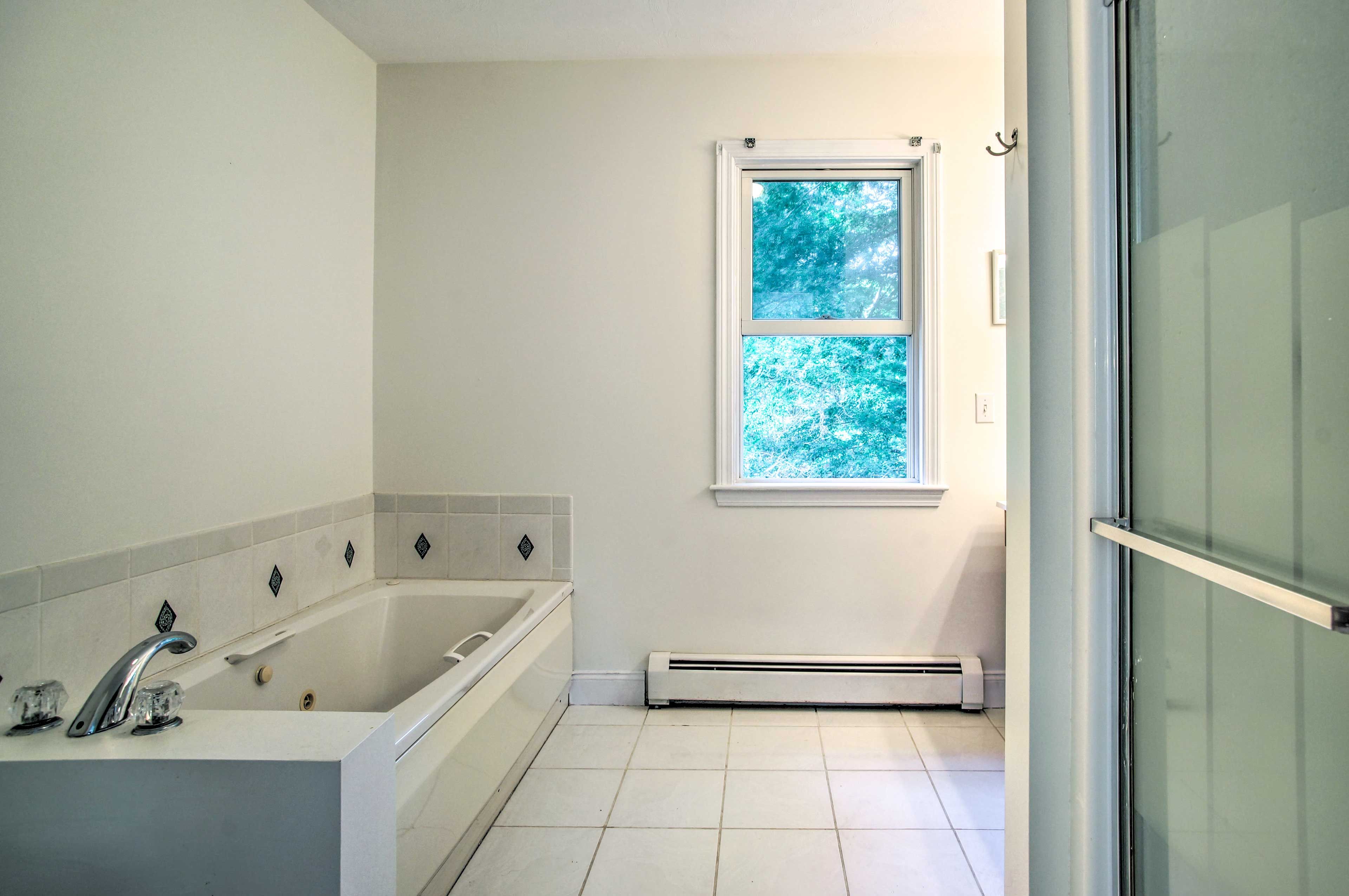 En-Suite | 2nd Floor | Stairs Required