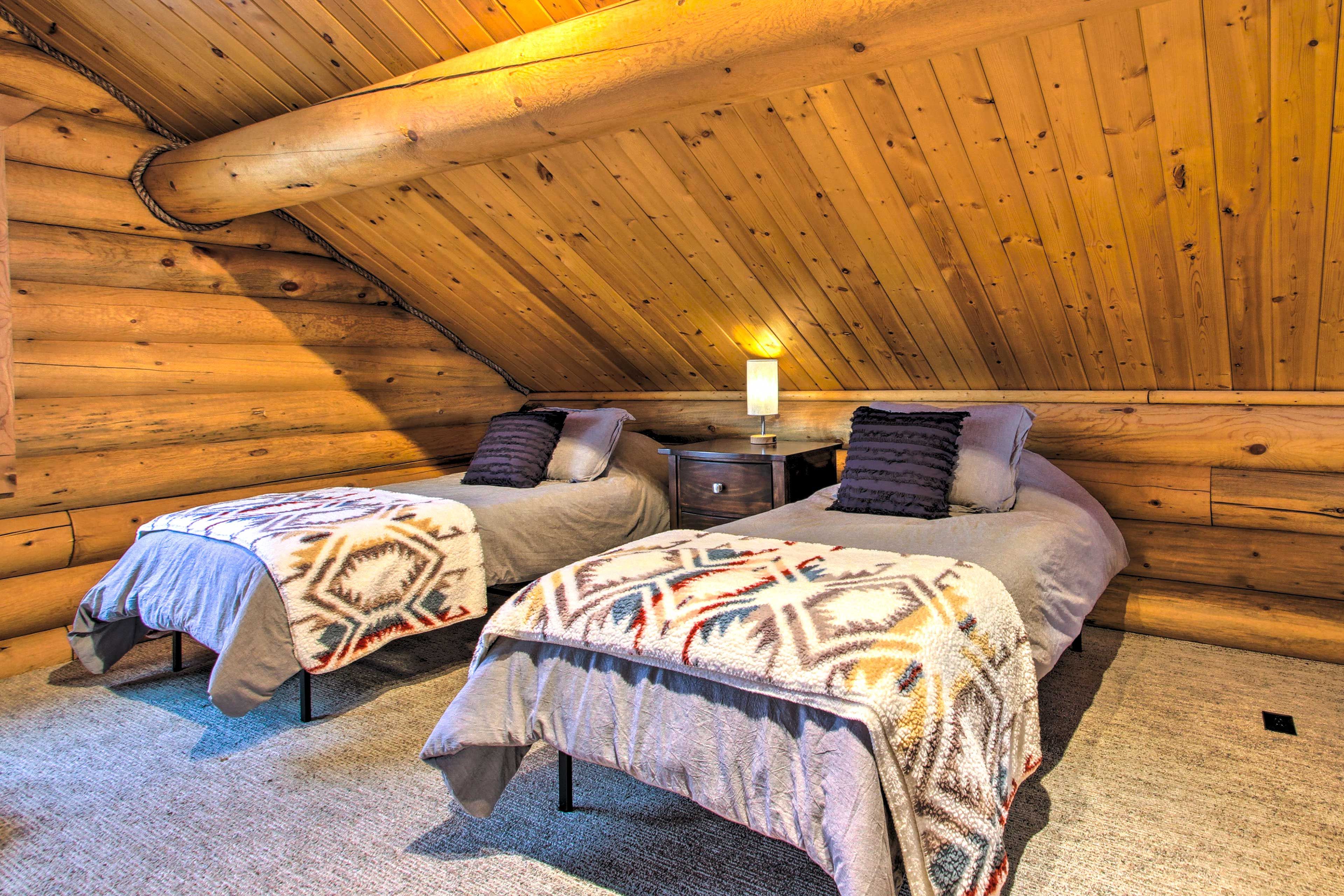 Loft | 2 Twin Beds