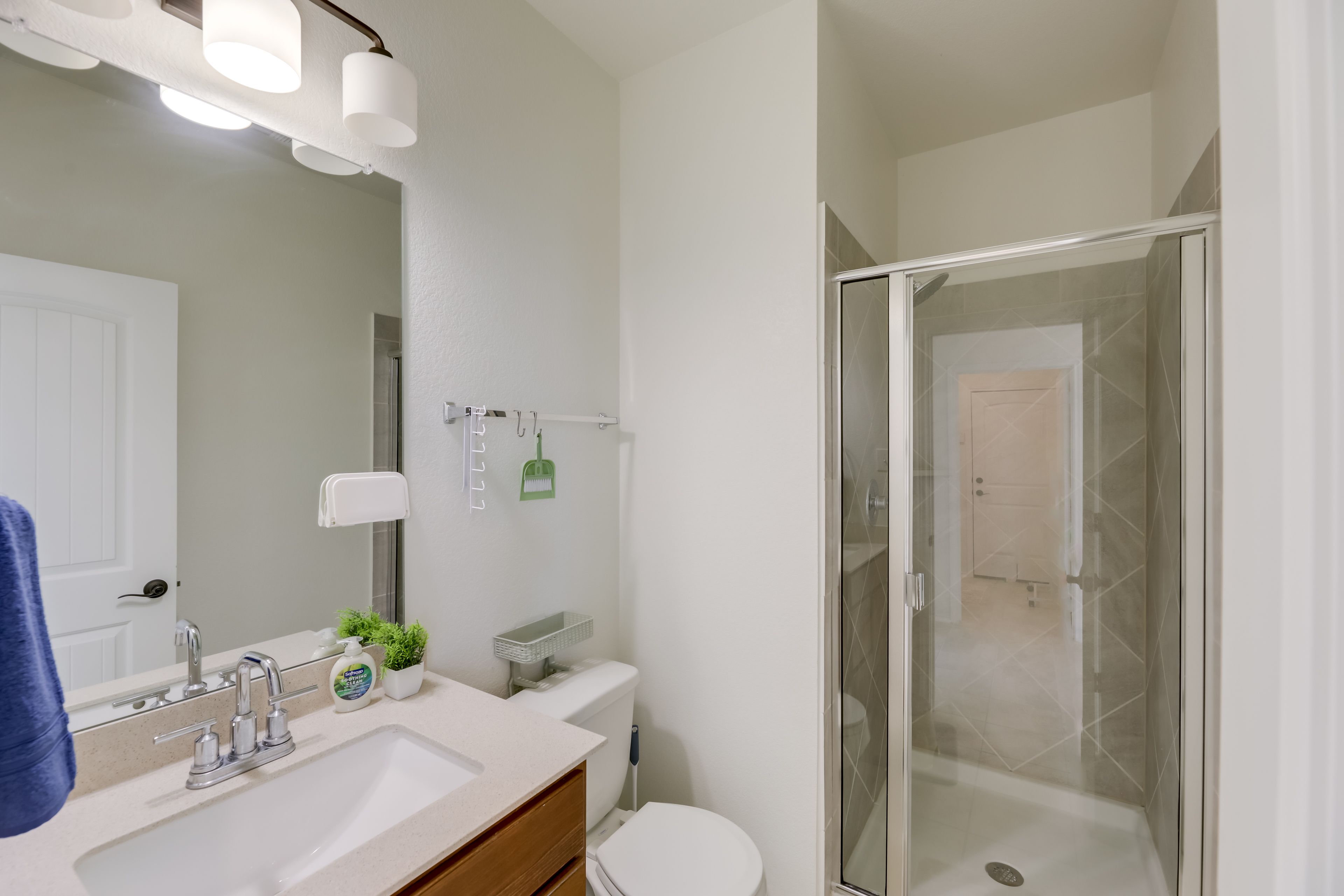 Full Bathroom | 1st Floor