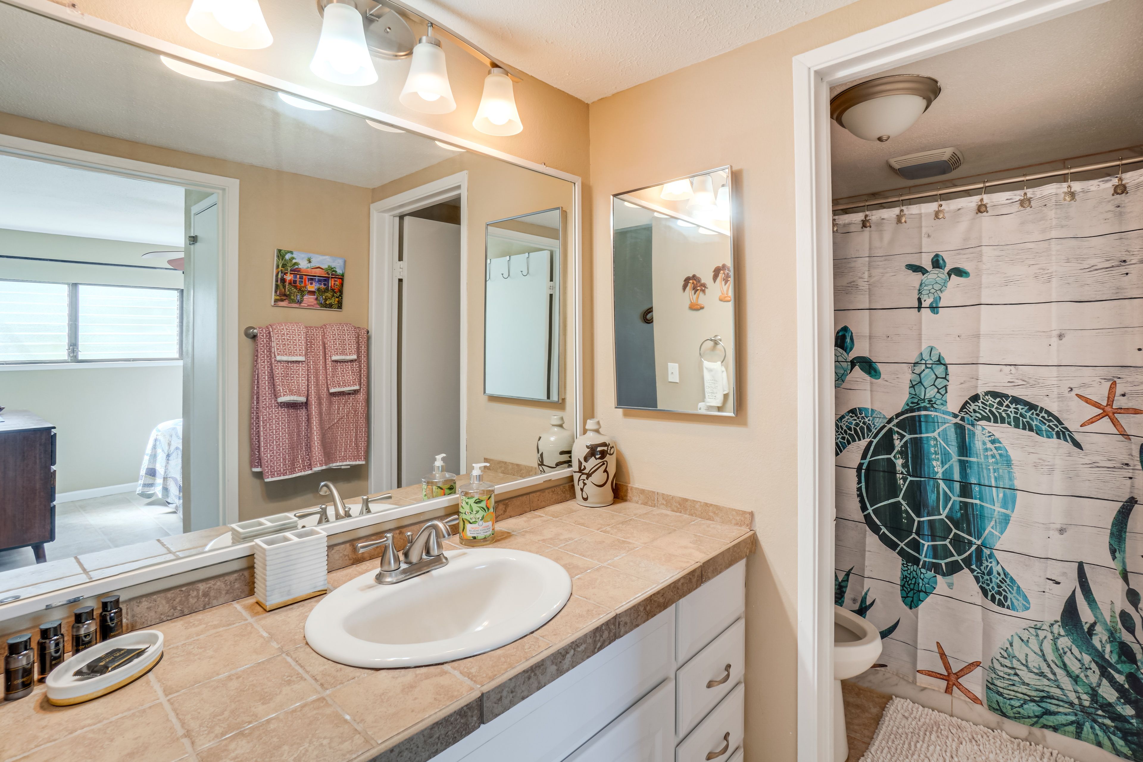 En-Suite Bathroom | Main Level | Complimentary Toiletries