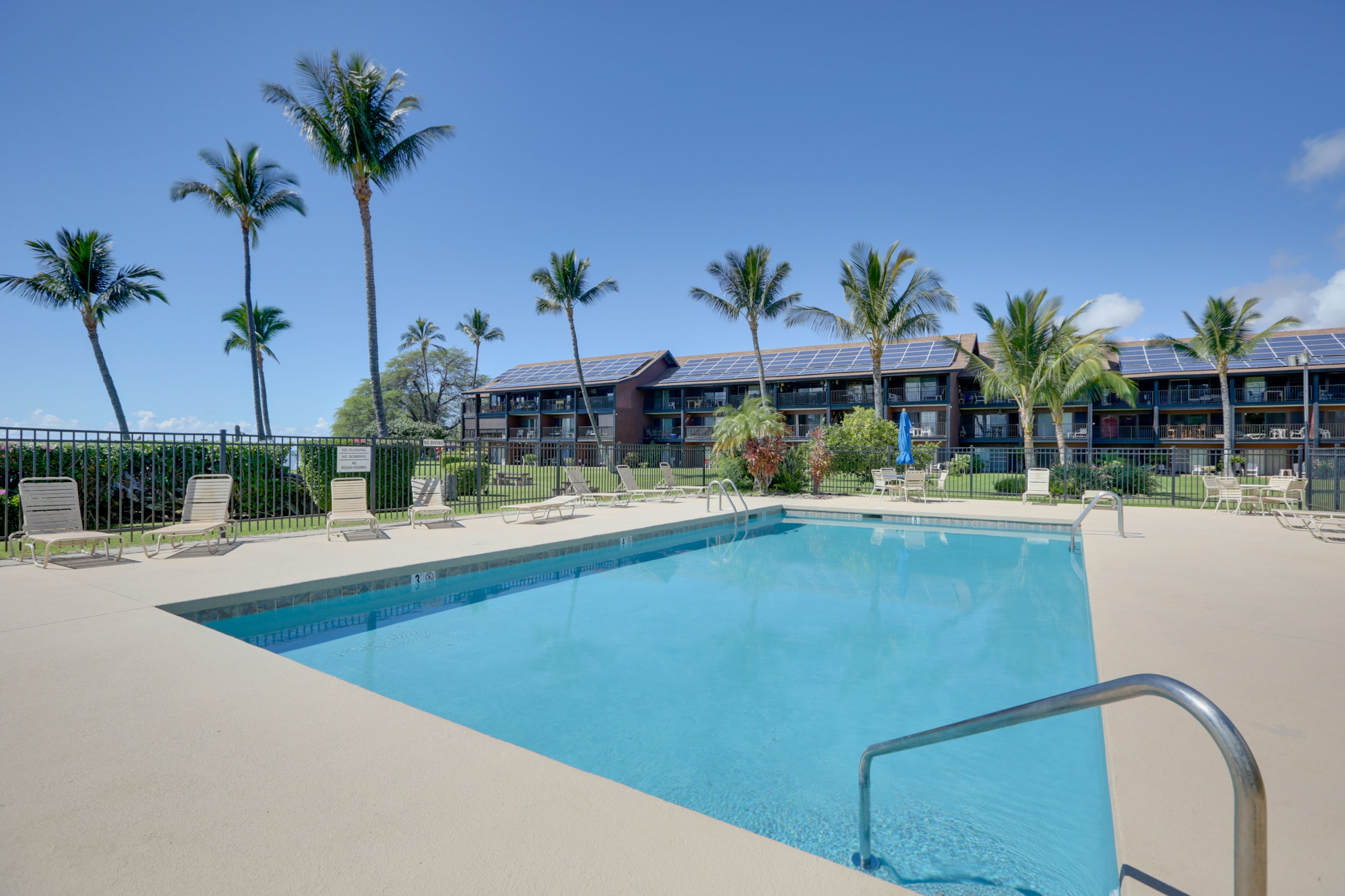 Molokai Shores Resort | Pool