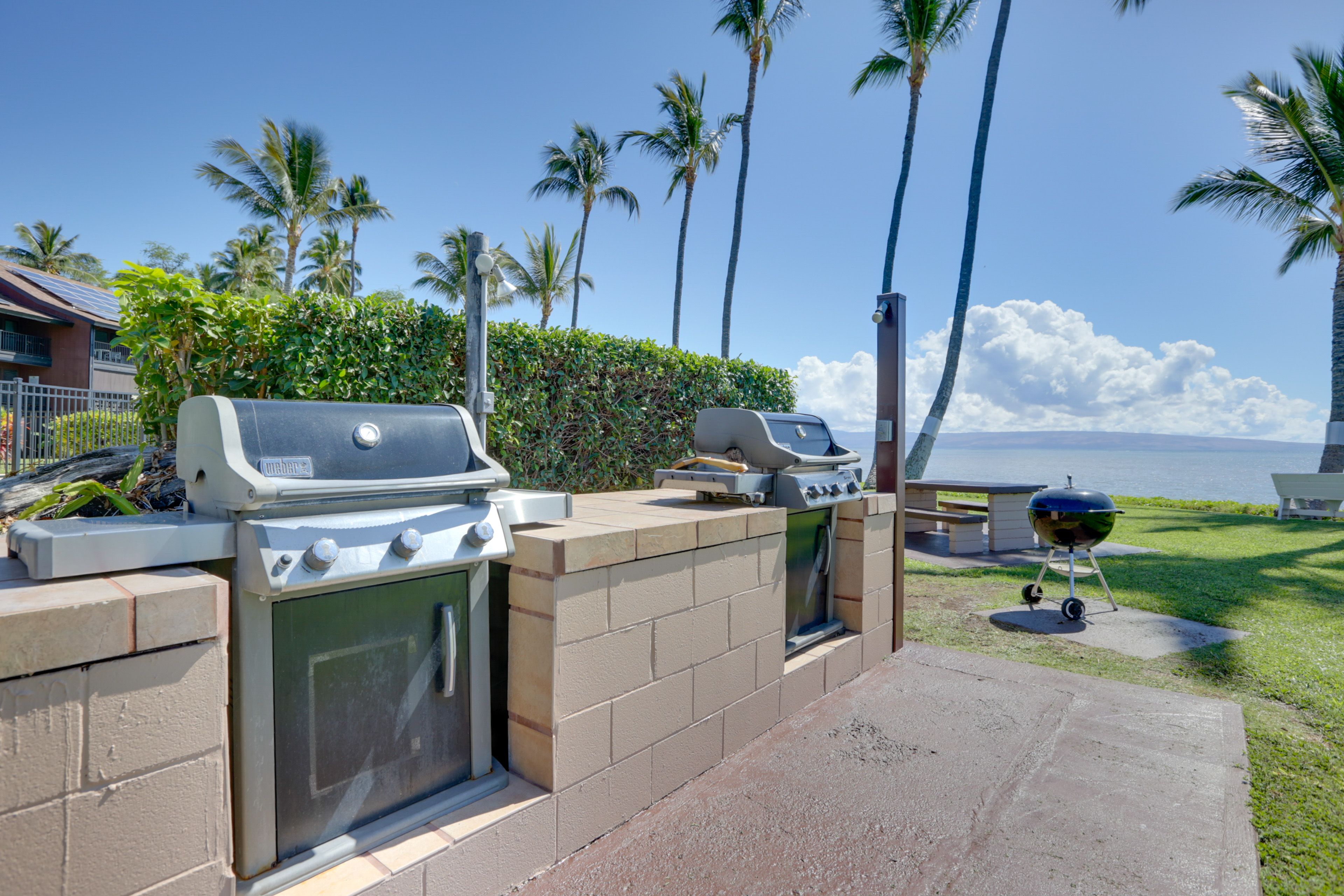Molokai Shores Resort | Charcoal + Gas Grills