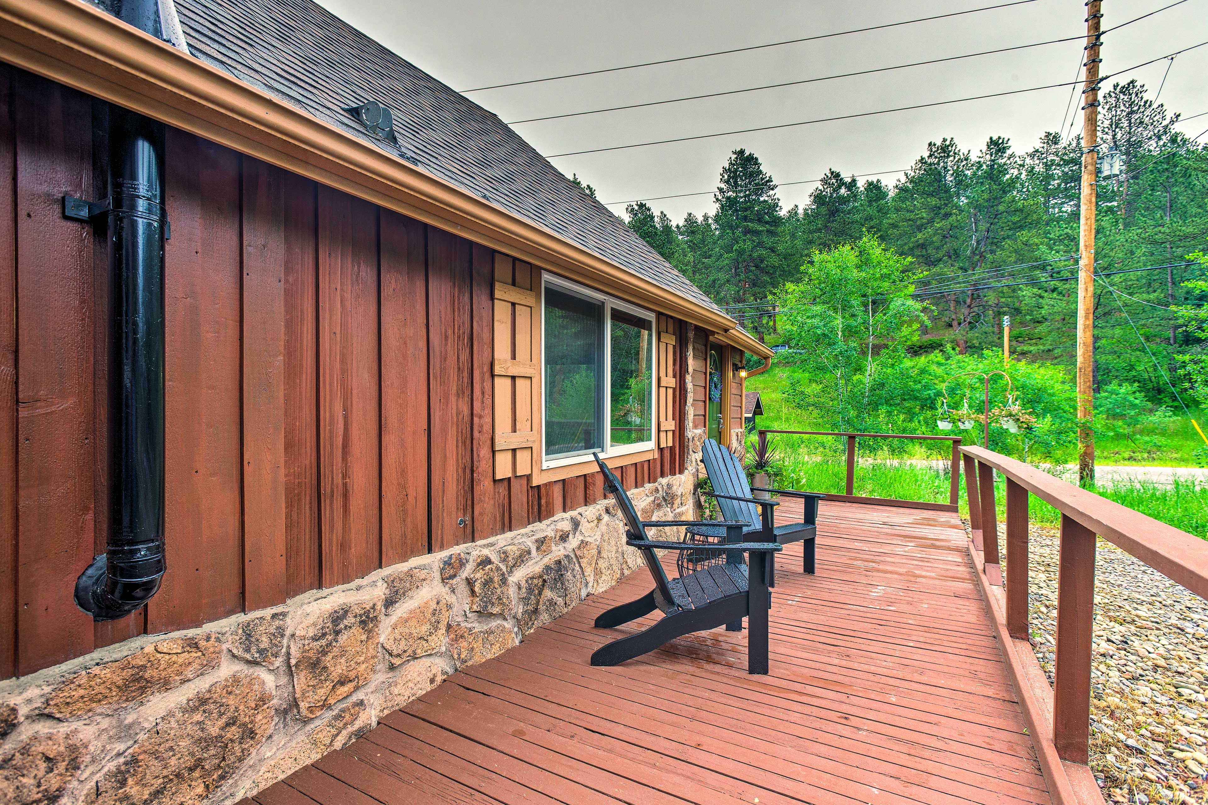 Front Deck | Outdoor Seating