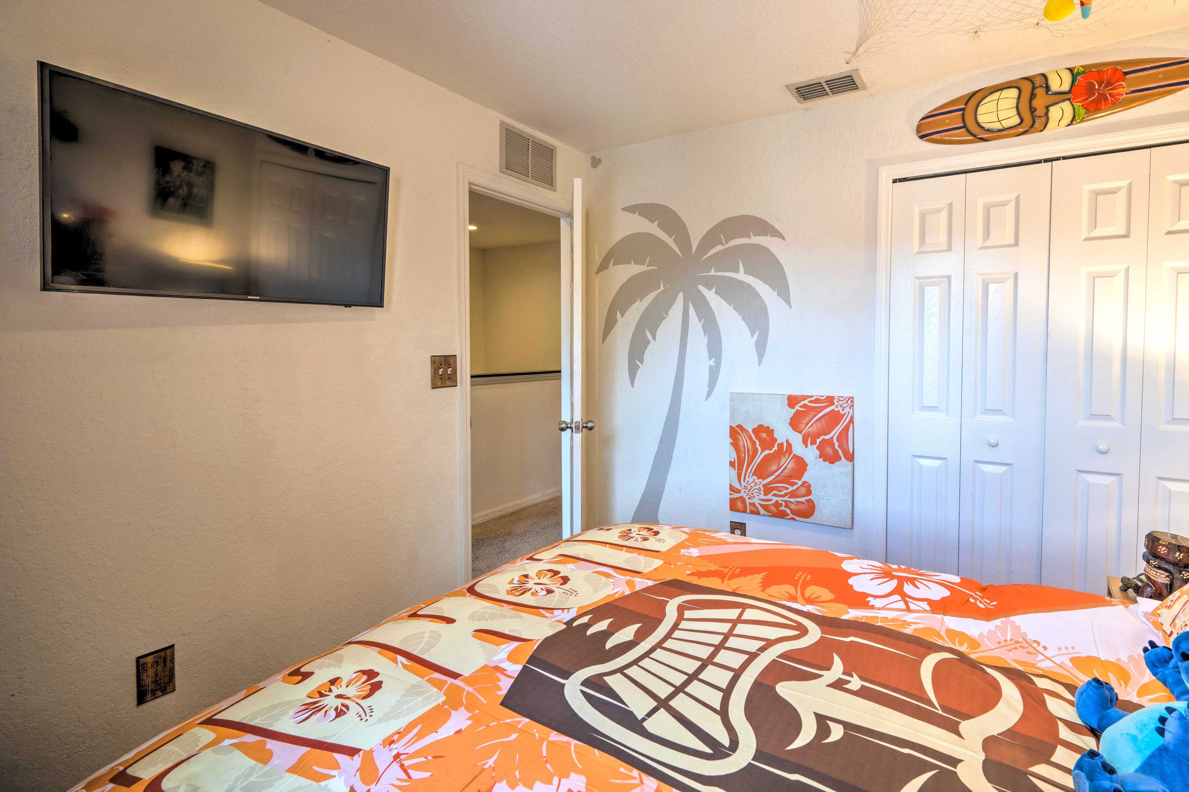 Bedroom 2 | Smart TV w/ Cable