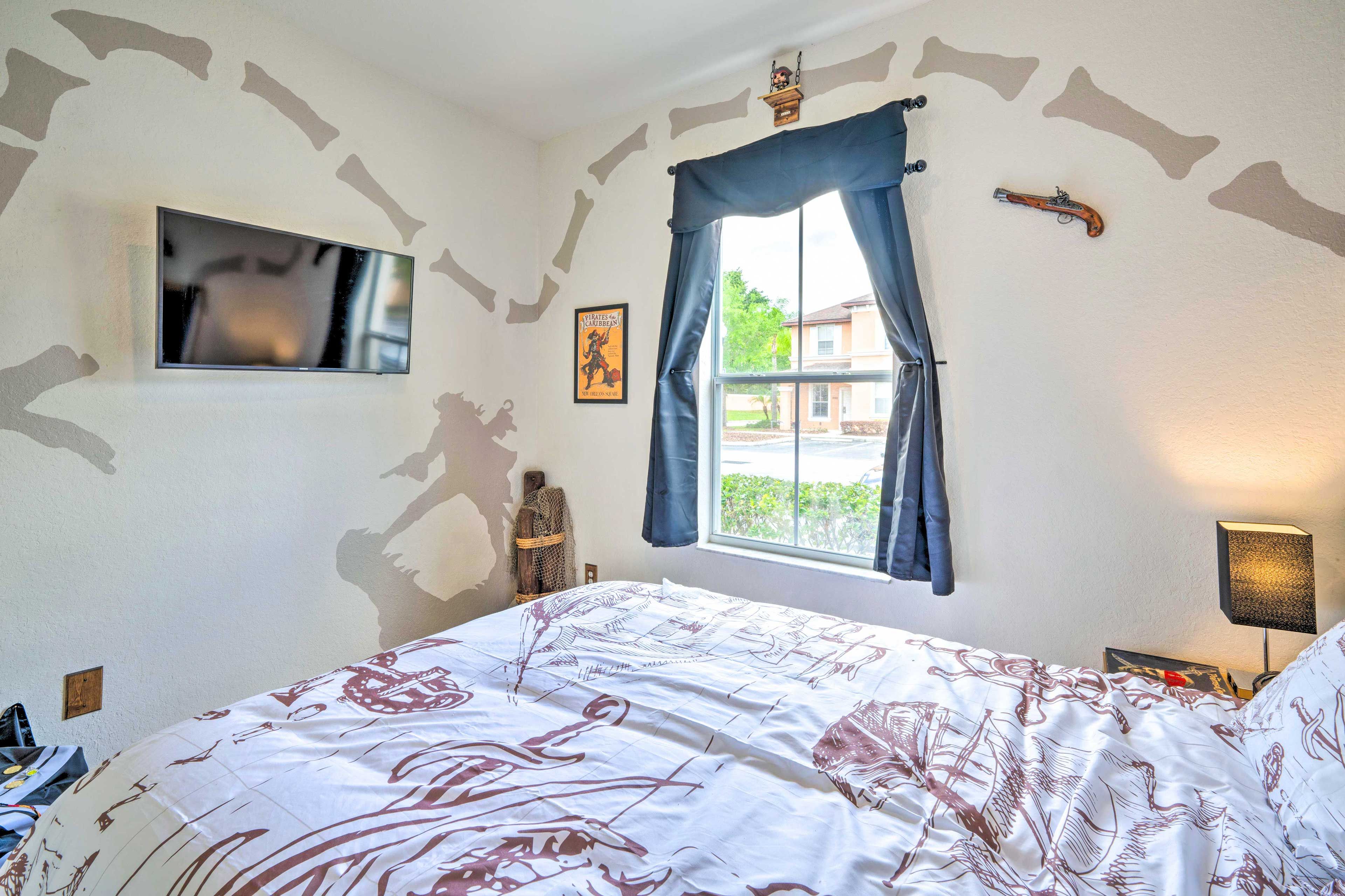 Bedroom 4 | Smart TV w/ Cable