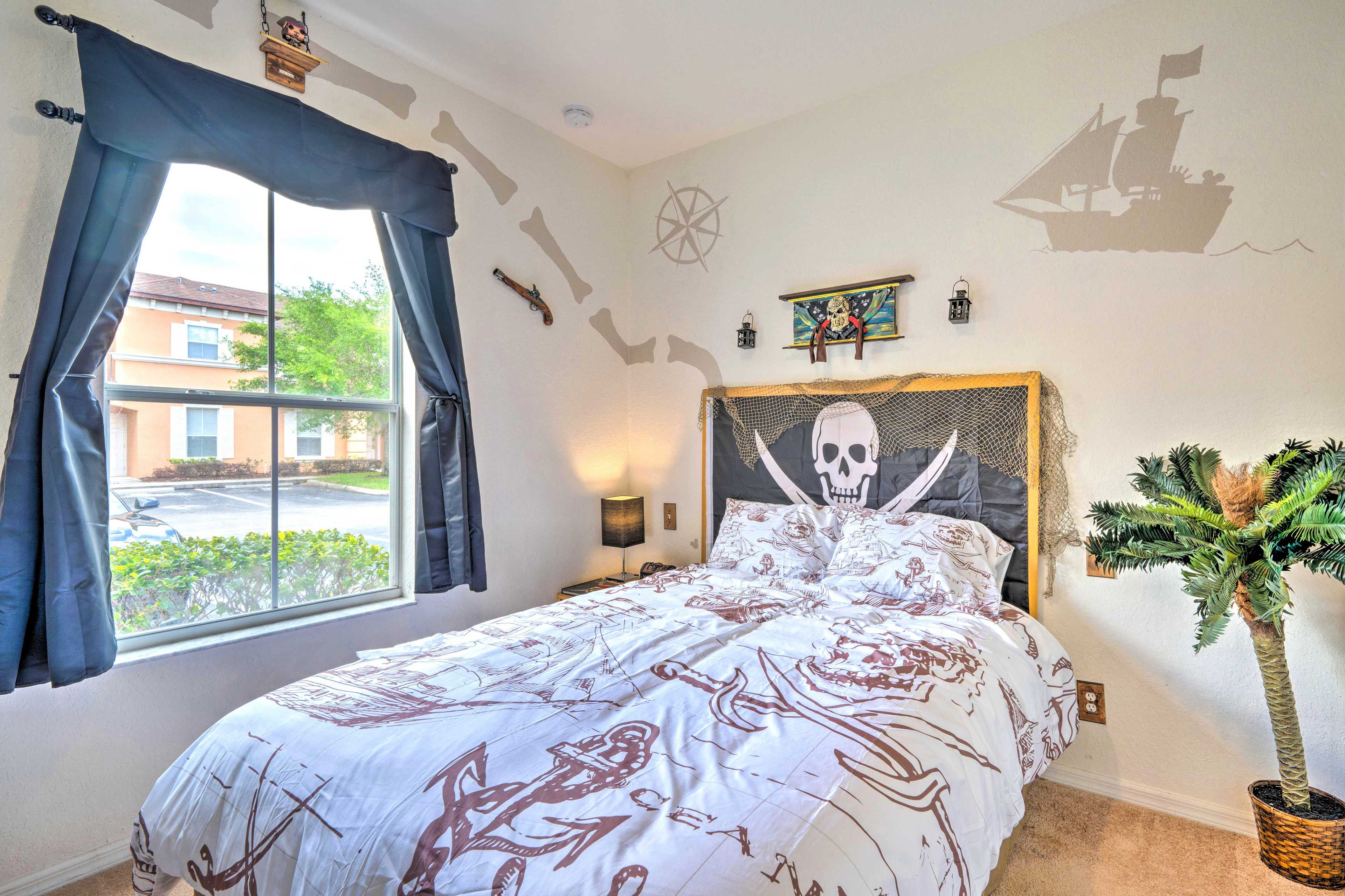 Bedroom 4 | Queen Bed | 1st Floor