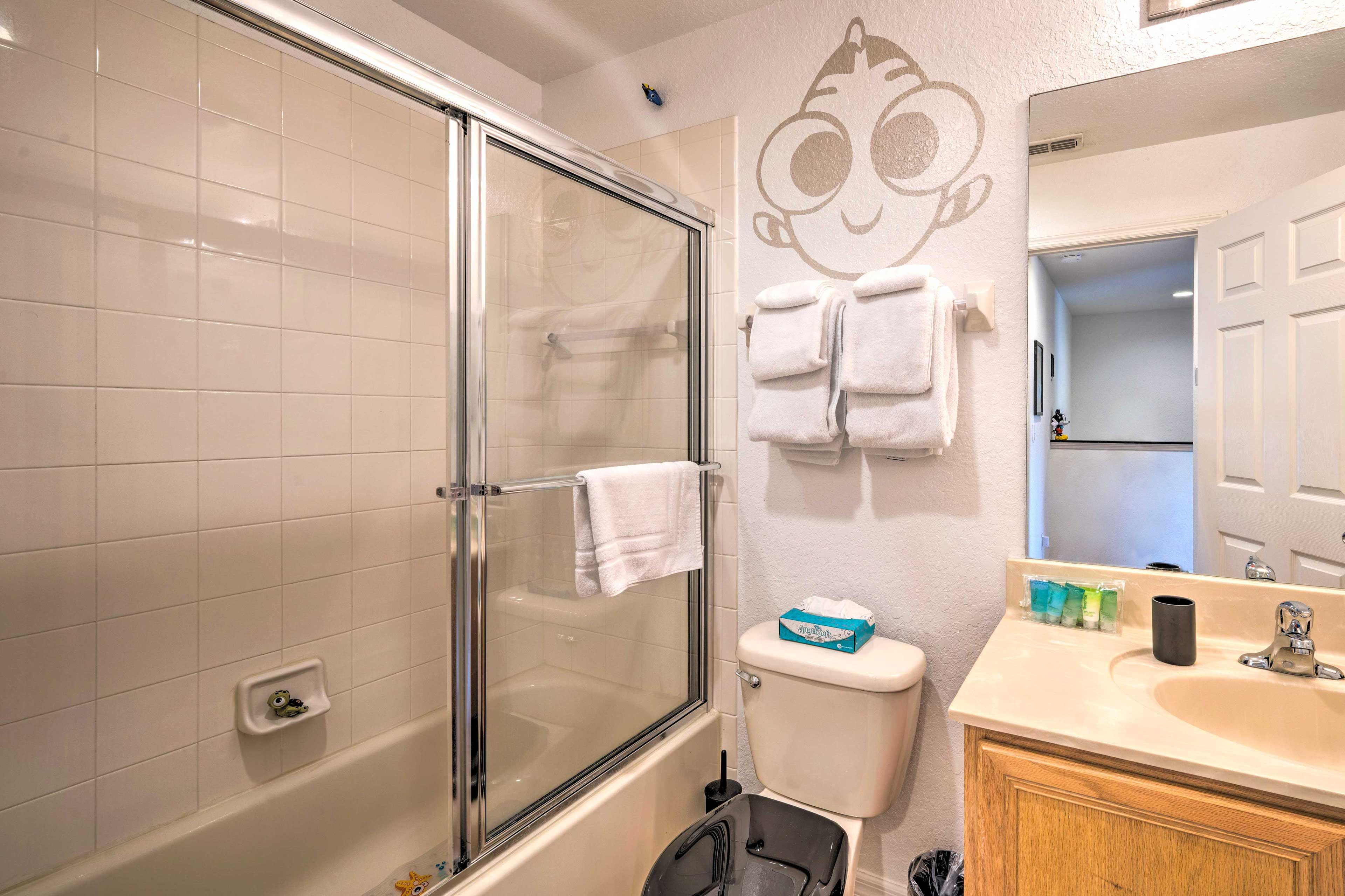 Full Bathroom | Complimentary Toiletries | 2nd Floor
