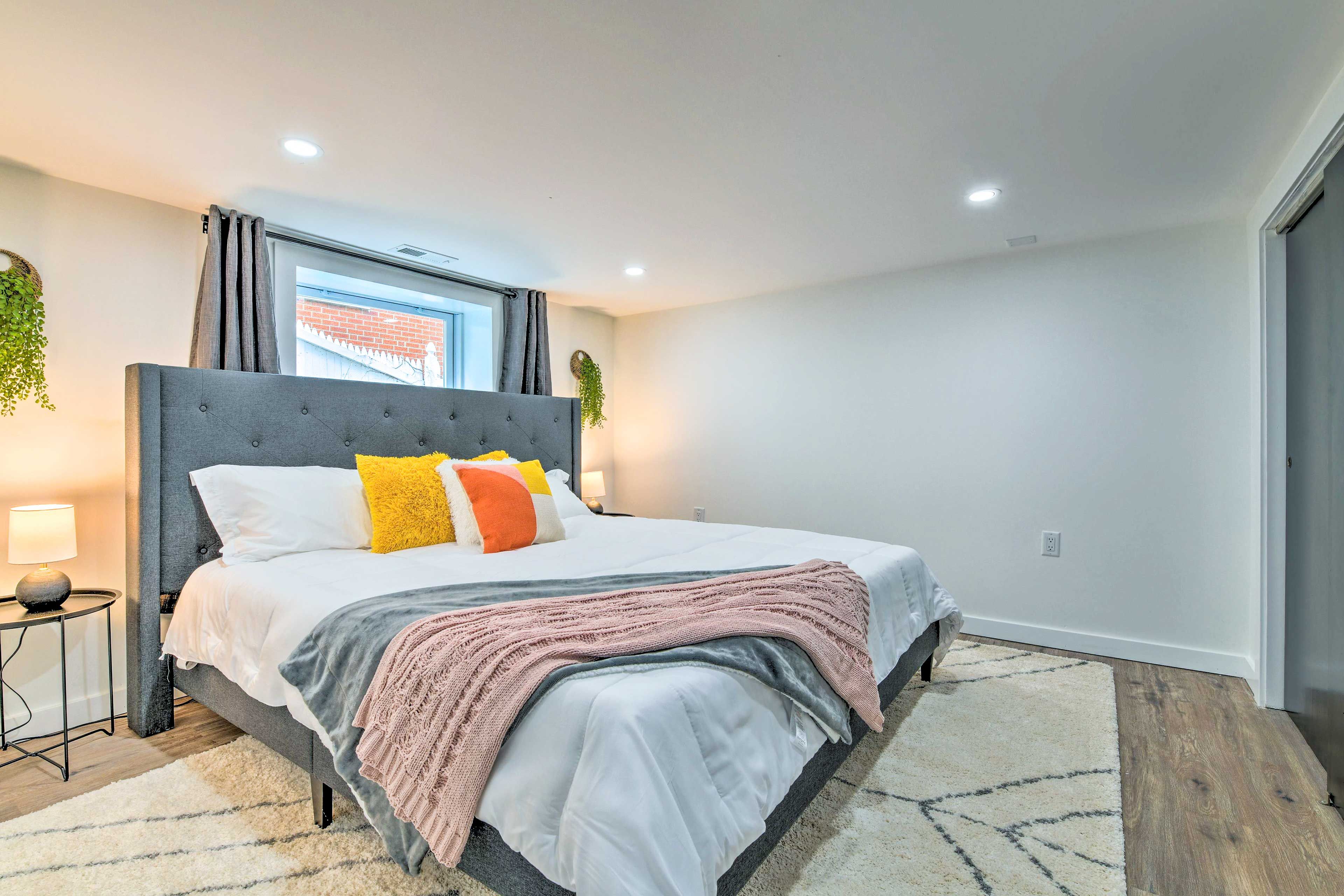 Bedroom 2 | Queen Bed | Main Floor
