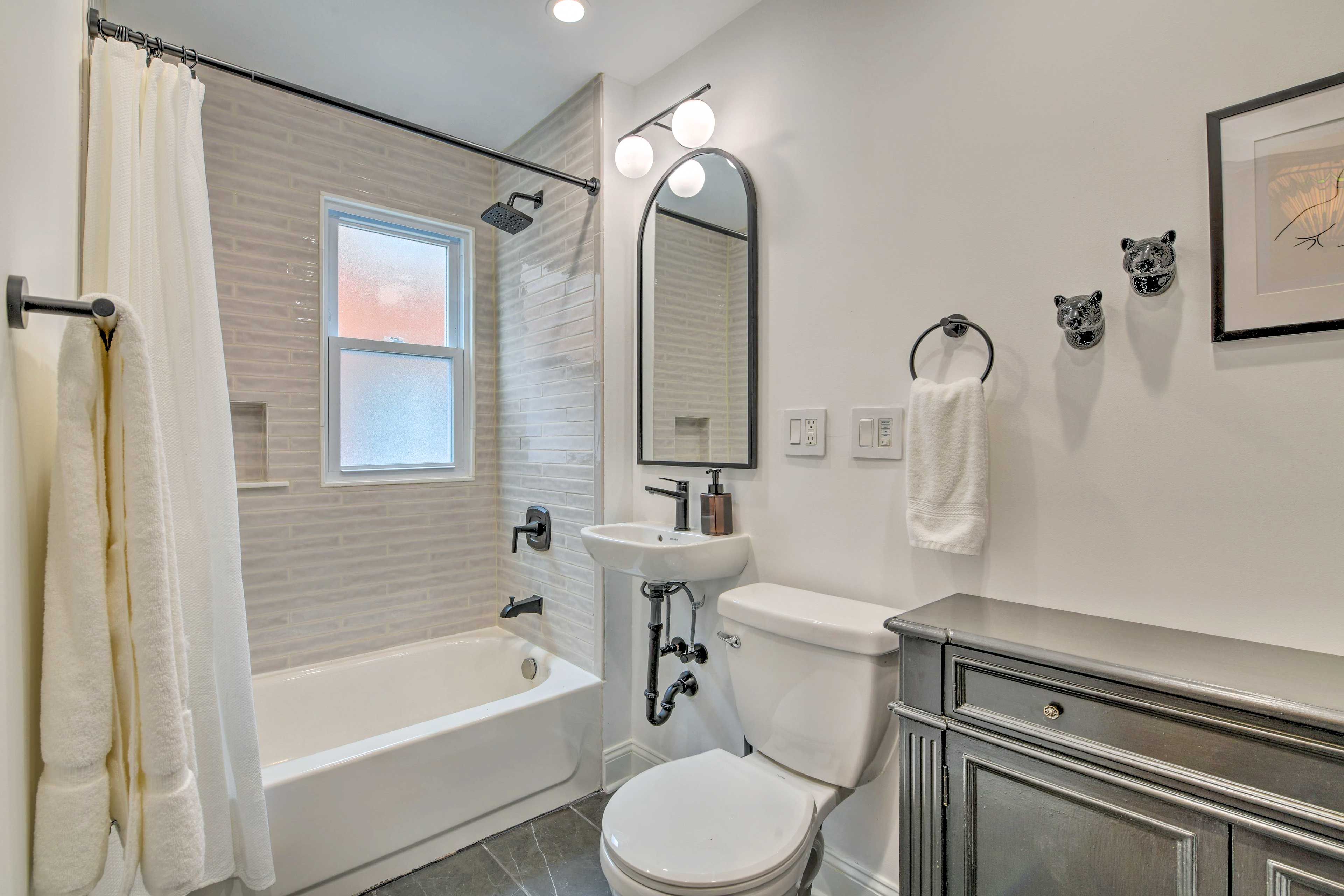 Full Bathroom | Shower/Tub Combo