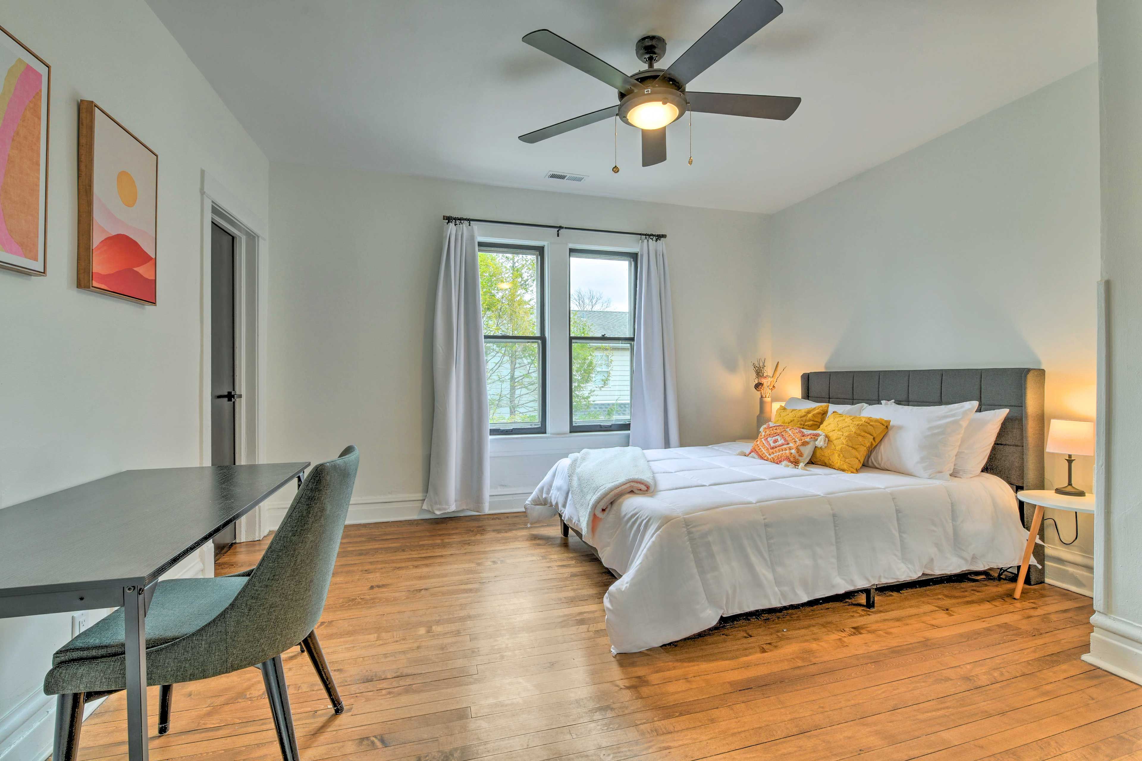Bedroom 2 | Queen Bed | Top Floor