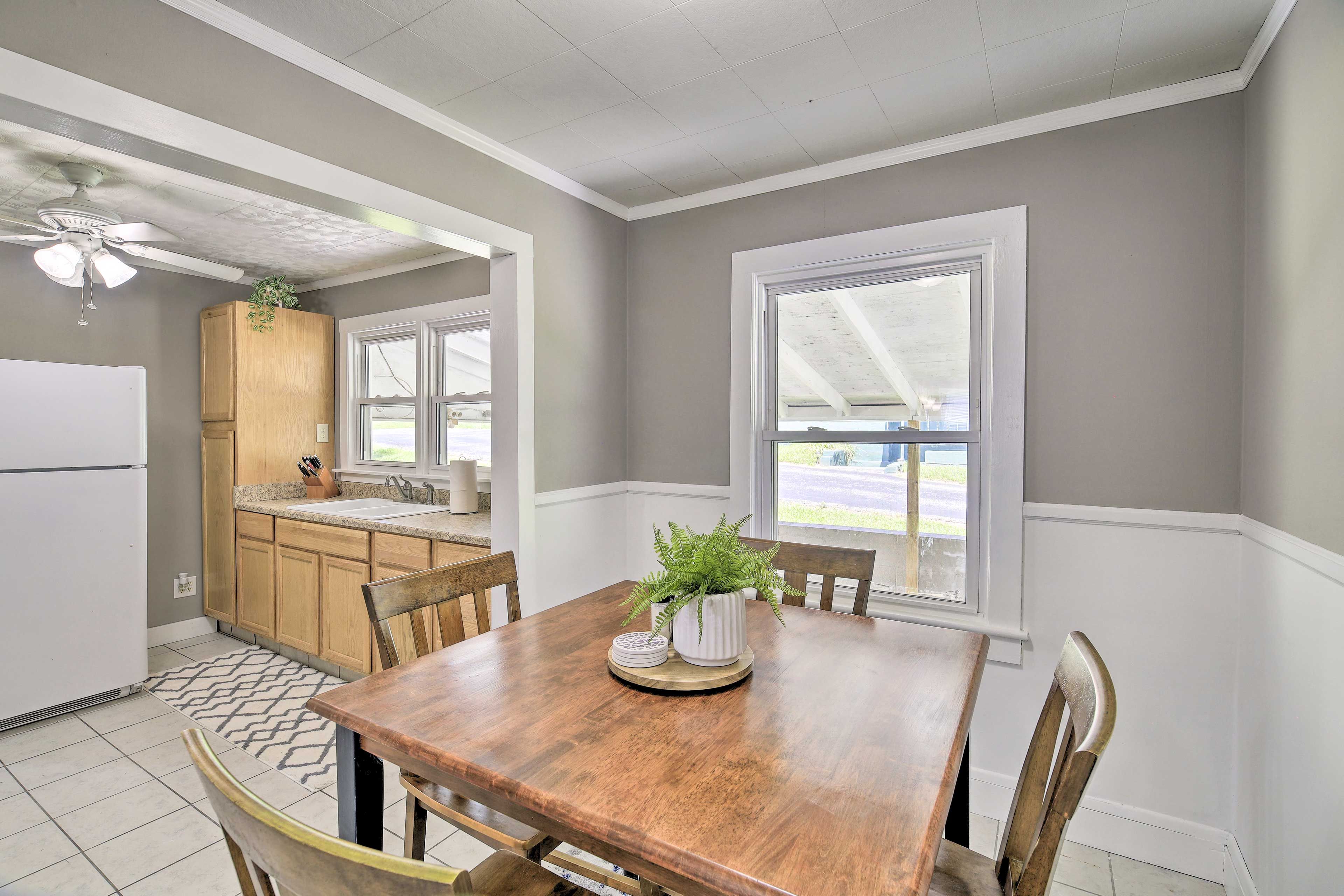 Dining Area | Dishware & Flatware Provided