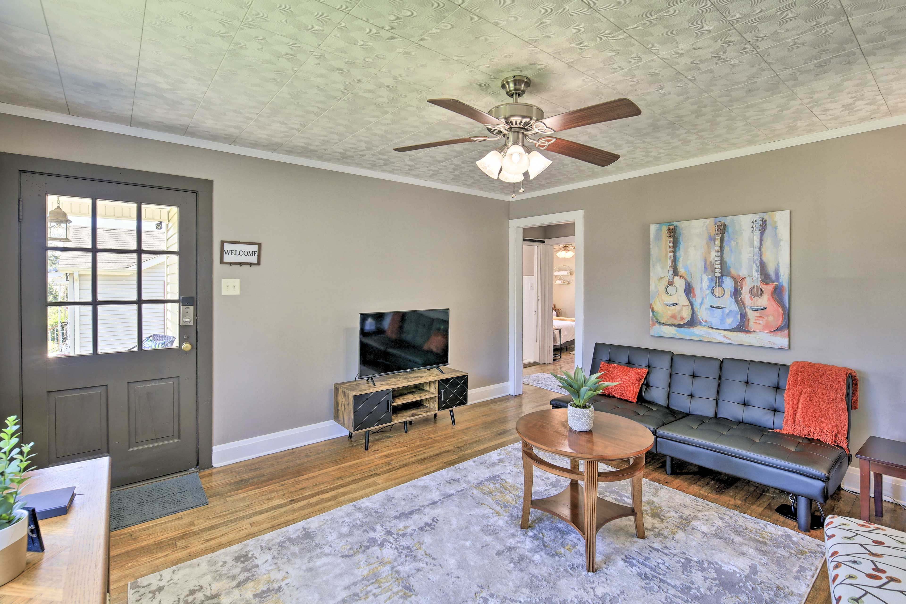 Living Room | Futon | Smart TV