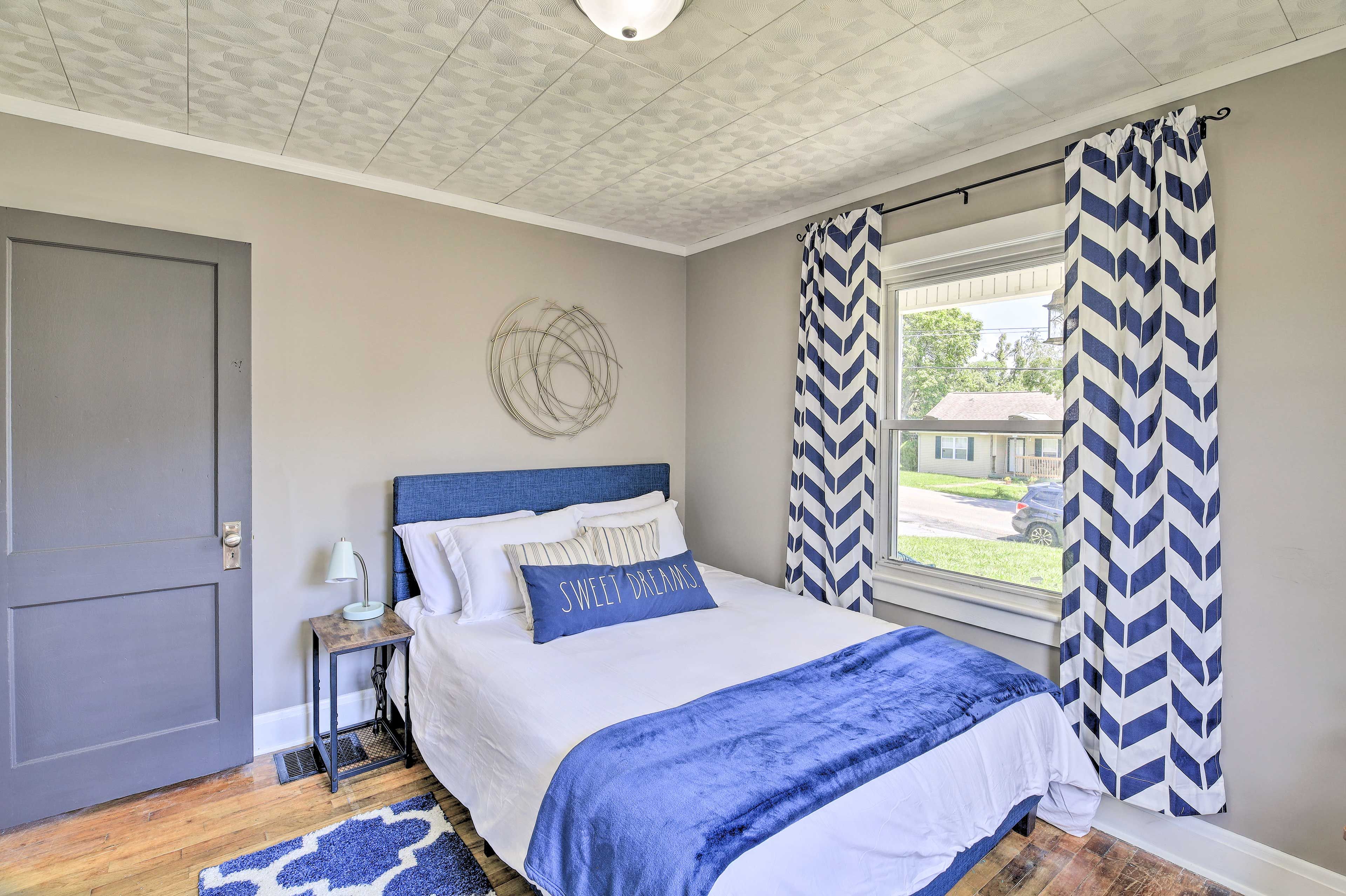 Bedroom 2 | Queen Bed