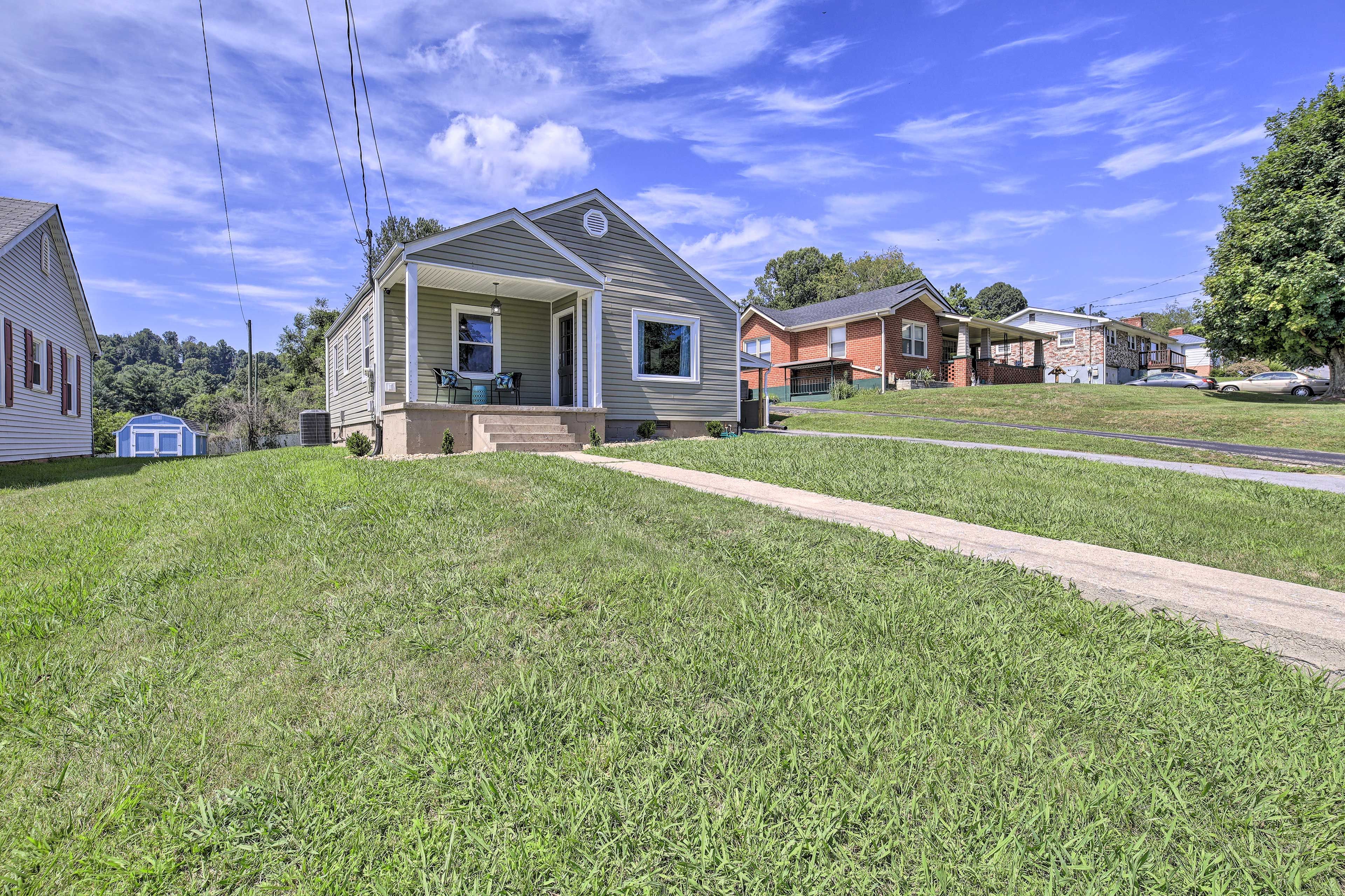 Home Exterior | Walking Distance to Hard Rock Casino