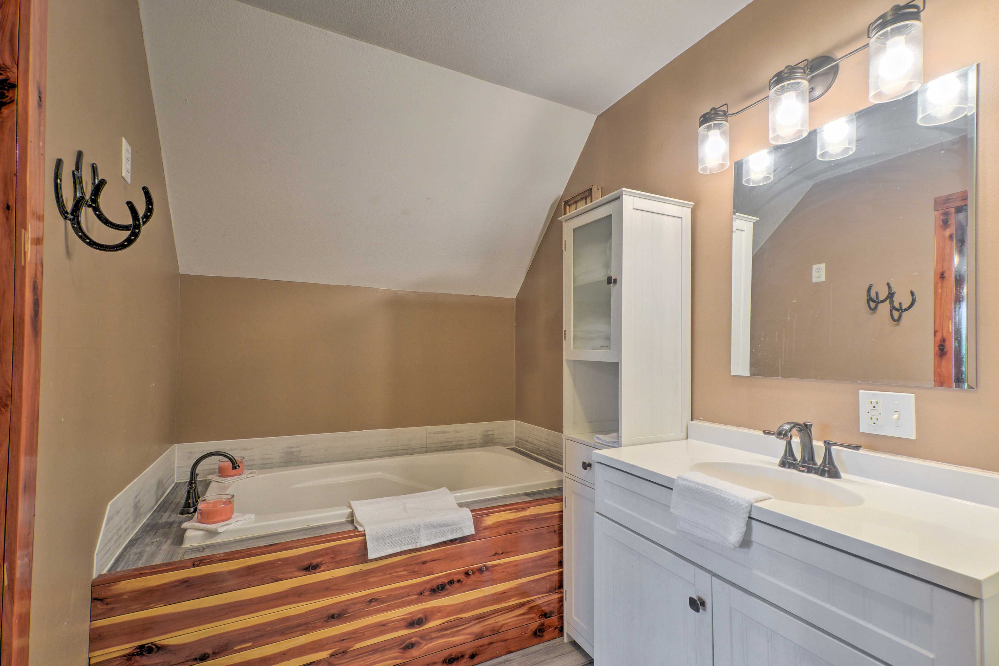En-Suite Bathroom | Jetted Tub