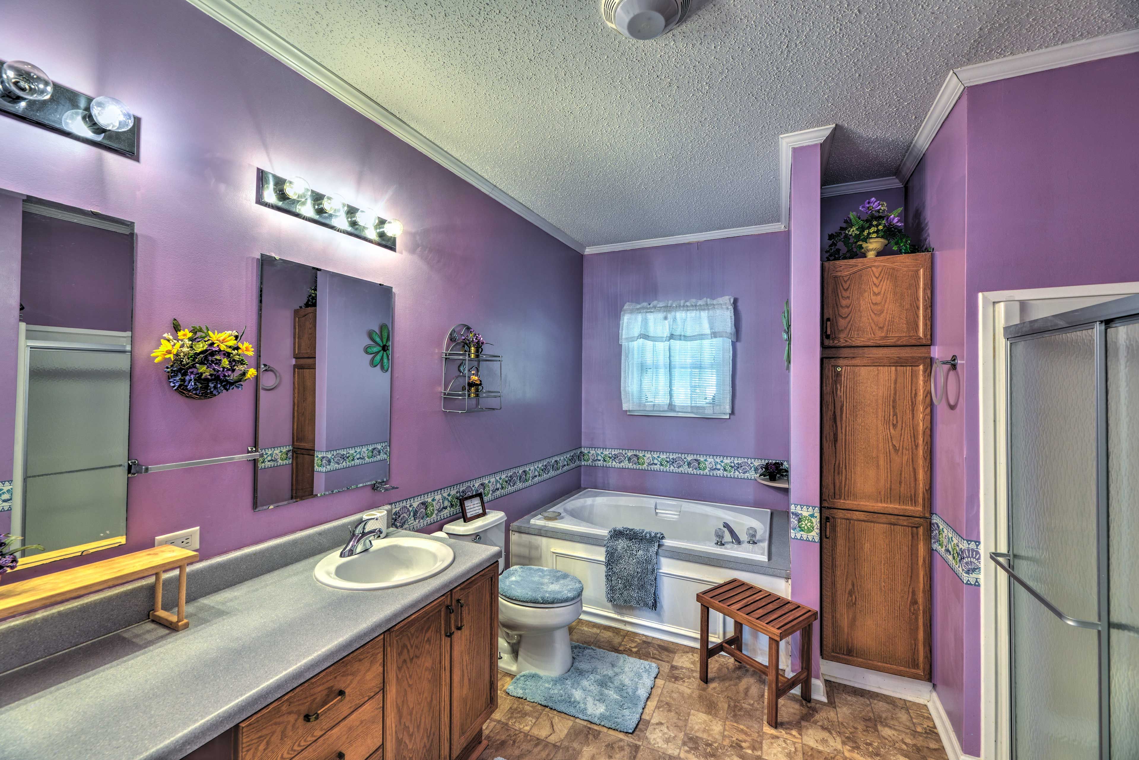En-Suite Bathroom | Complimentary Toiletries