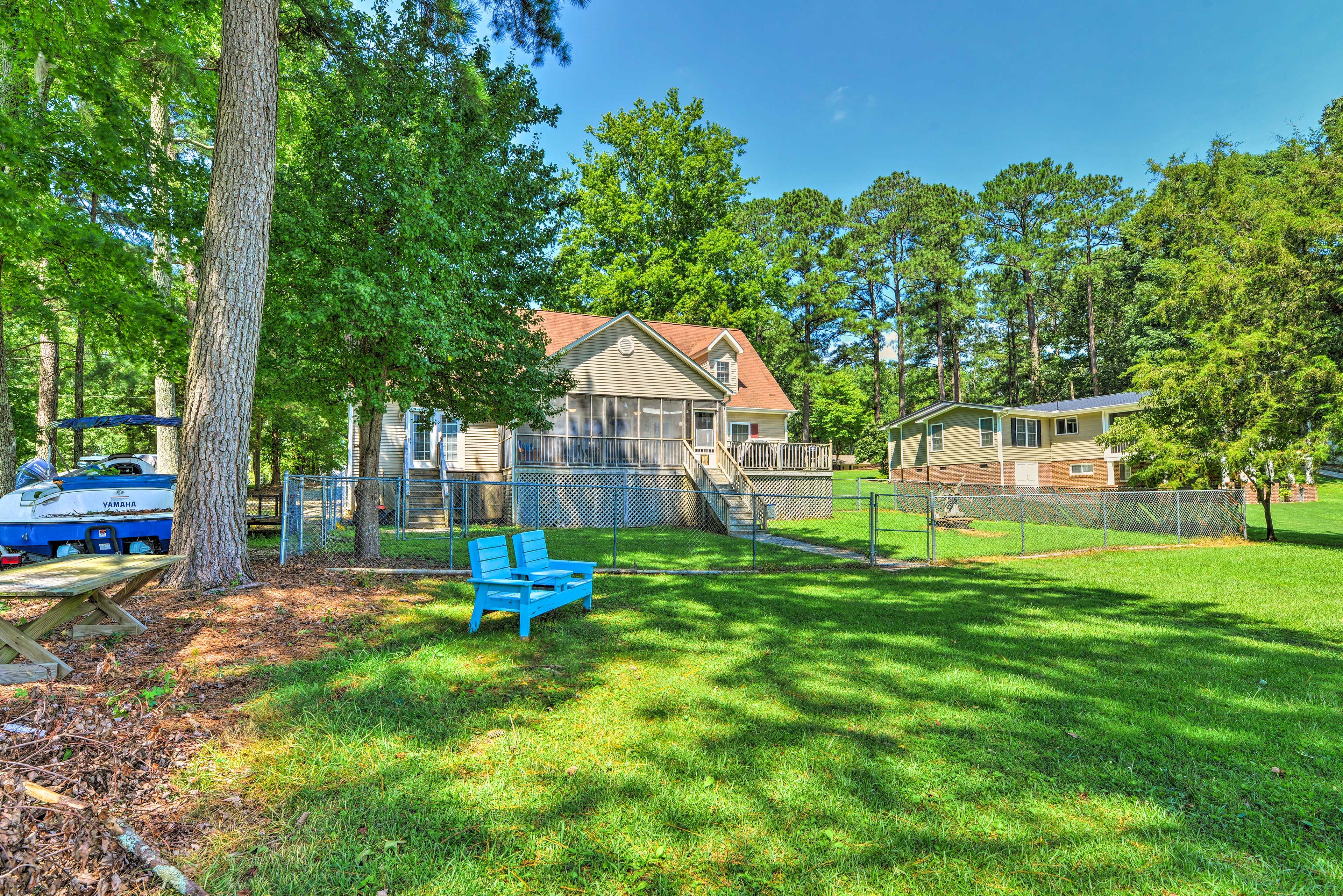 Yard | Wood-Burning Fire Pit | Cornhole | Hammock
