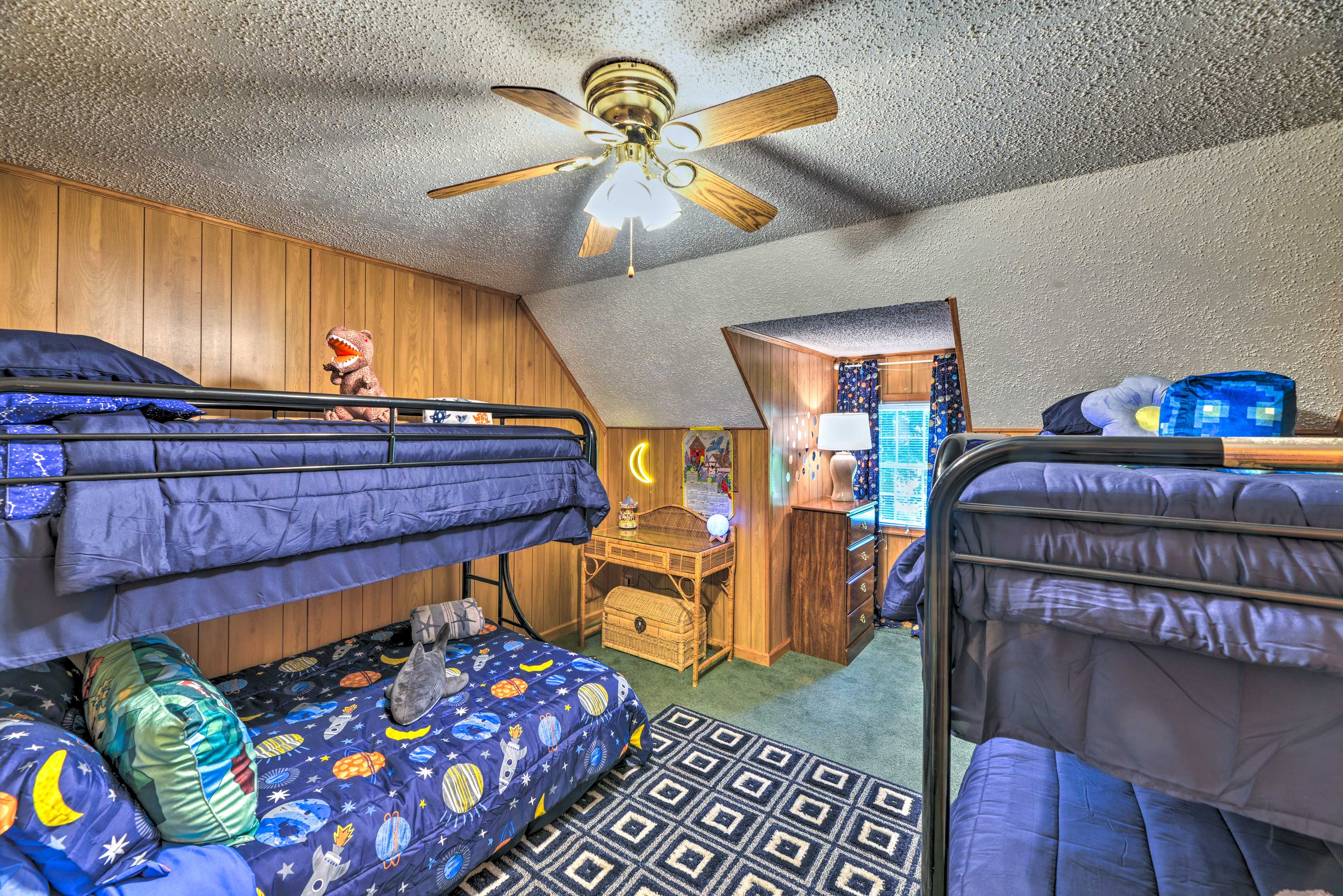 Bedroom 6 | Twin Bunk Bed | Twin/Full Bunk Bed