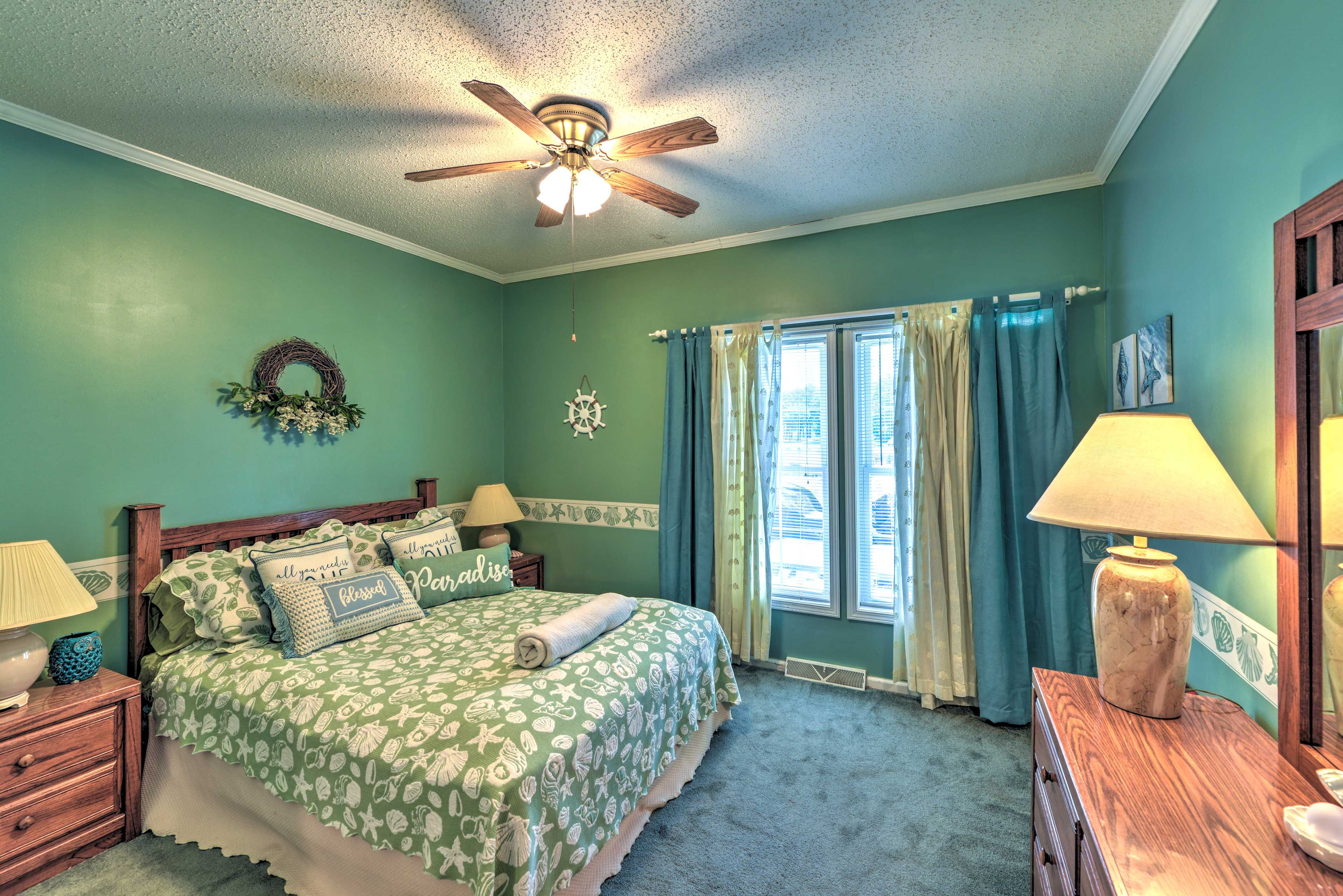 Bedroom 2 | Queen Bed | 1st Floor