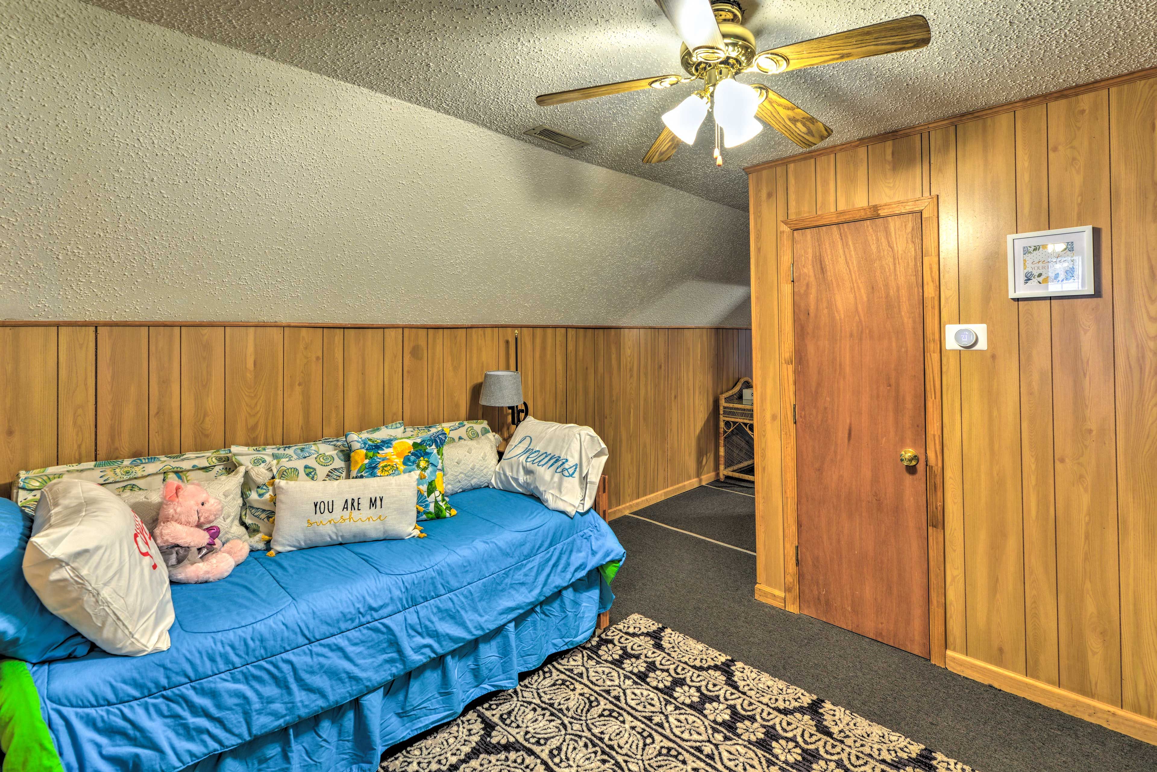 Game Room | Twin Daybed w/ Twin Trundle | 2nd Floor