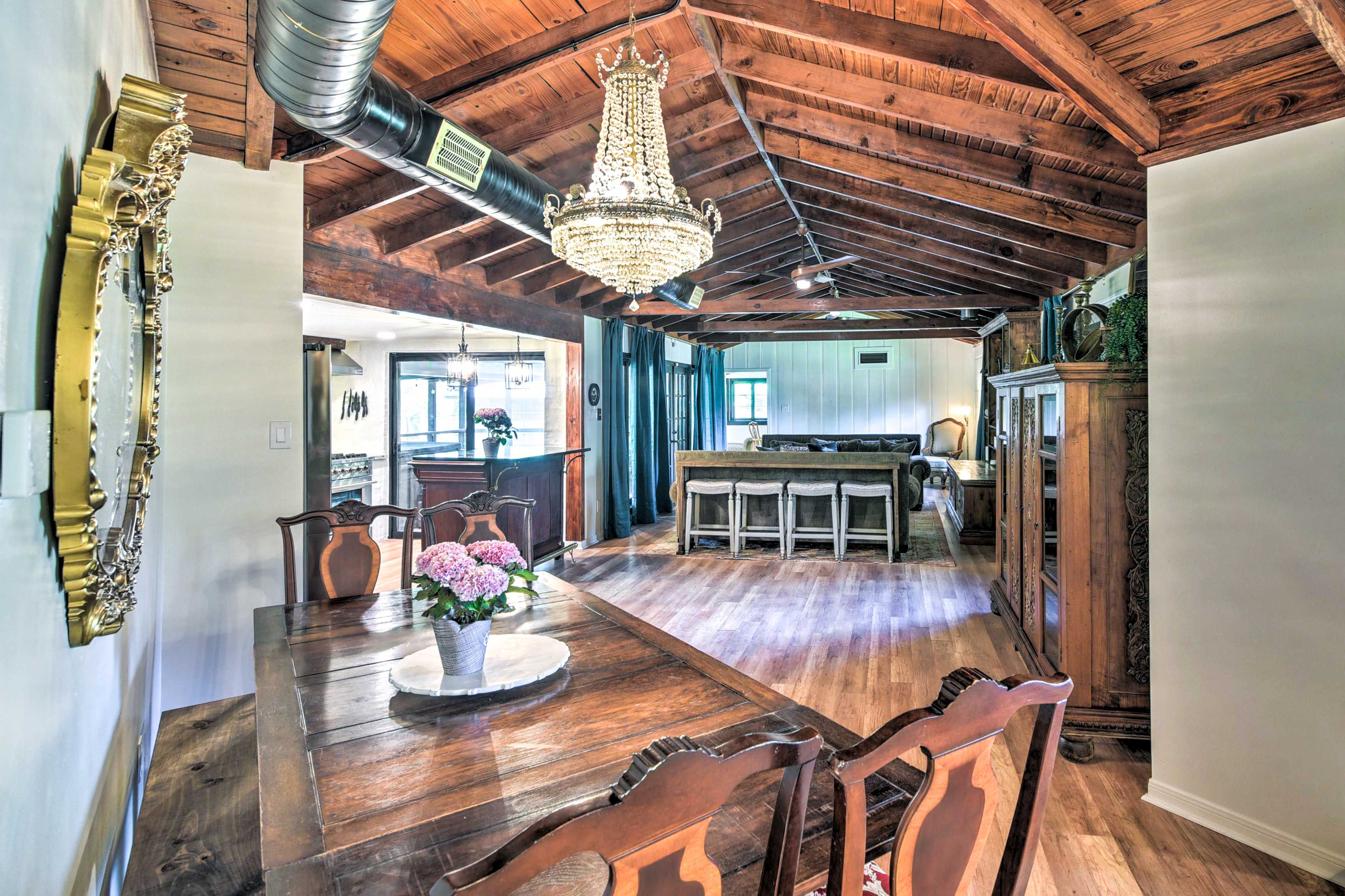 Dining Area & Living Room | Smart TV | Single-Story Interior
