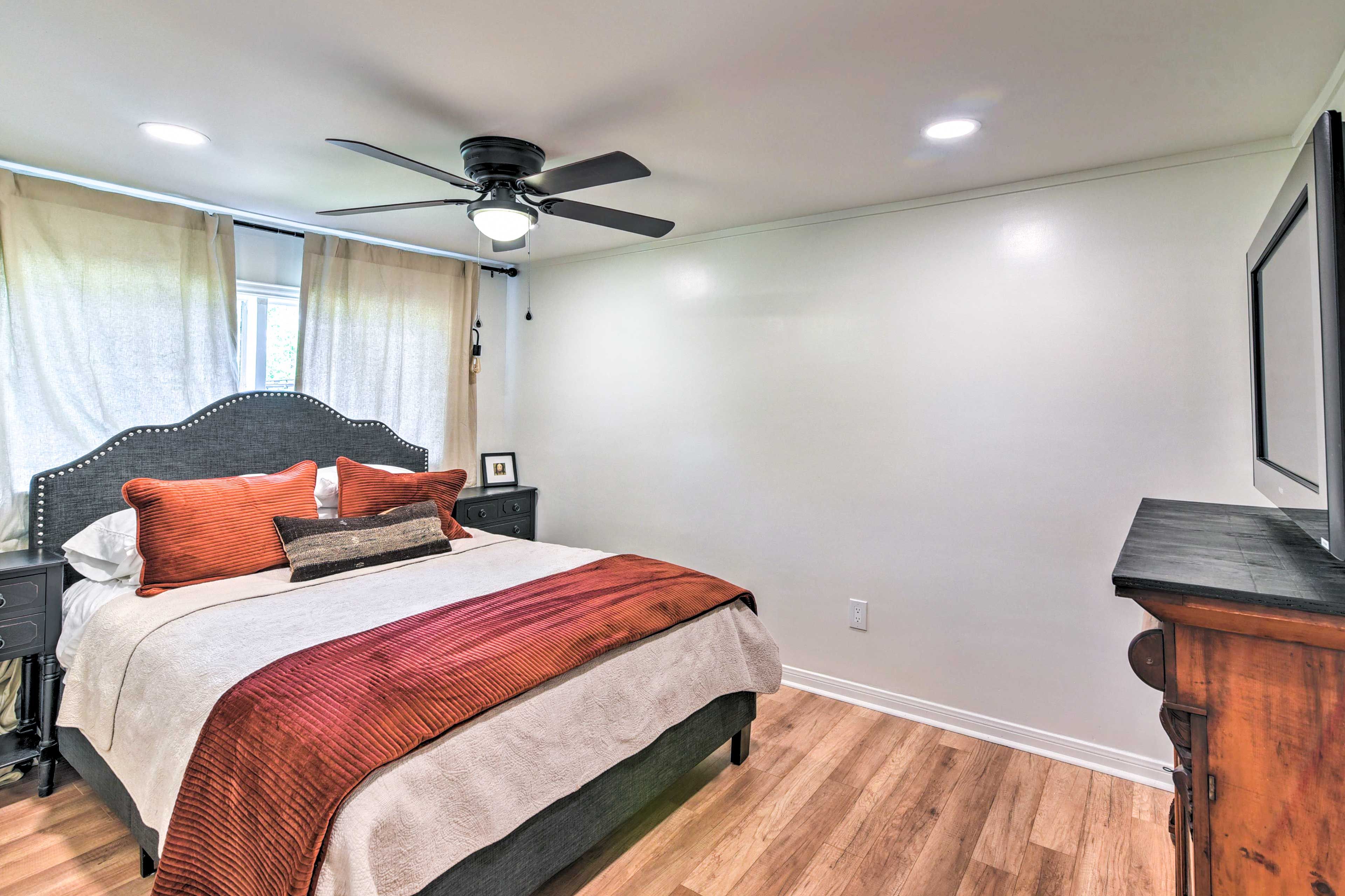 Bedroom 2 | Queen Bed