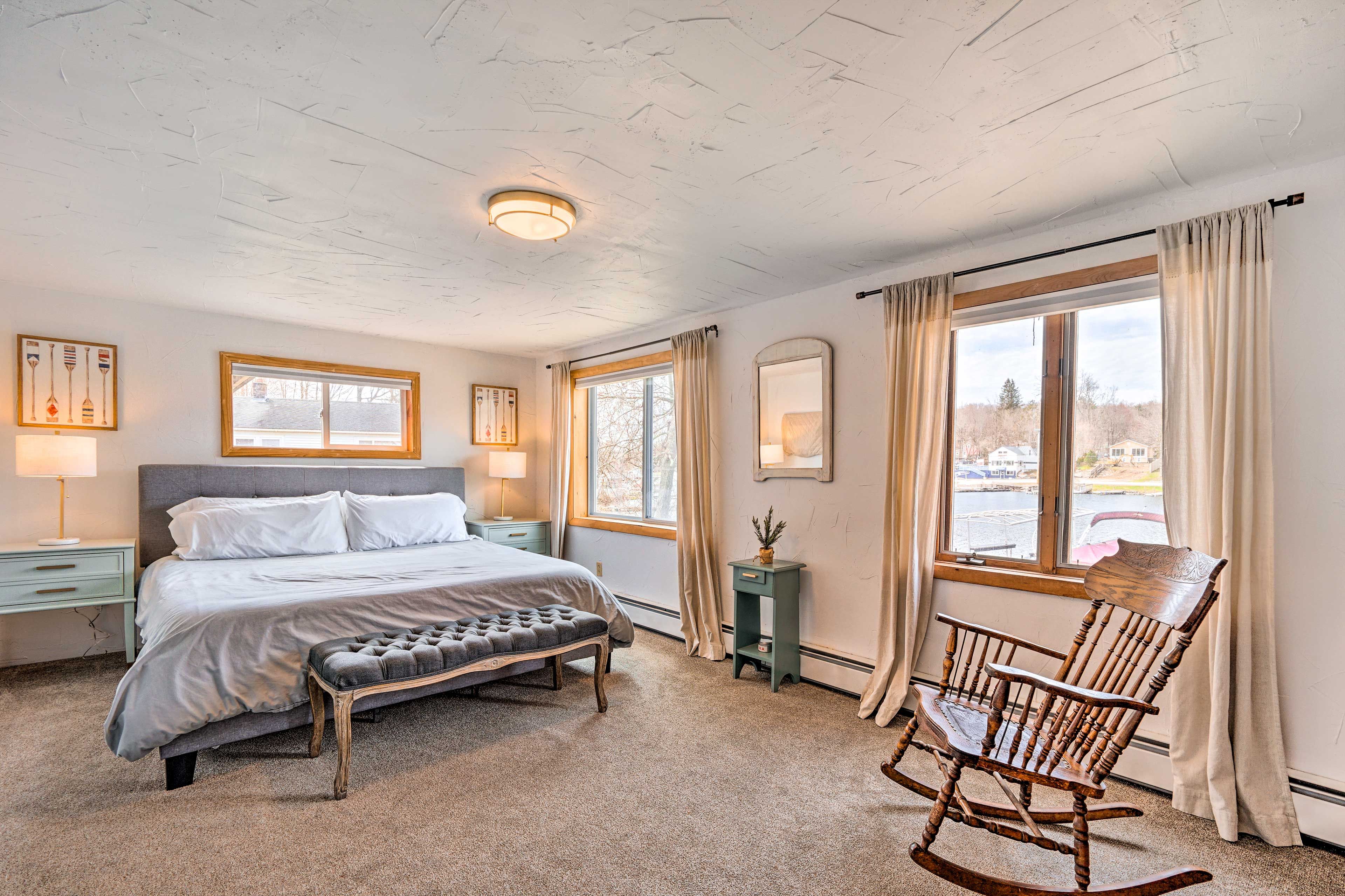 Bedroom 1 | King Bed | Linens Provided