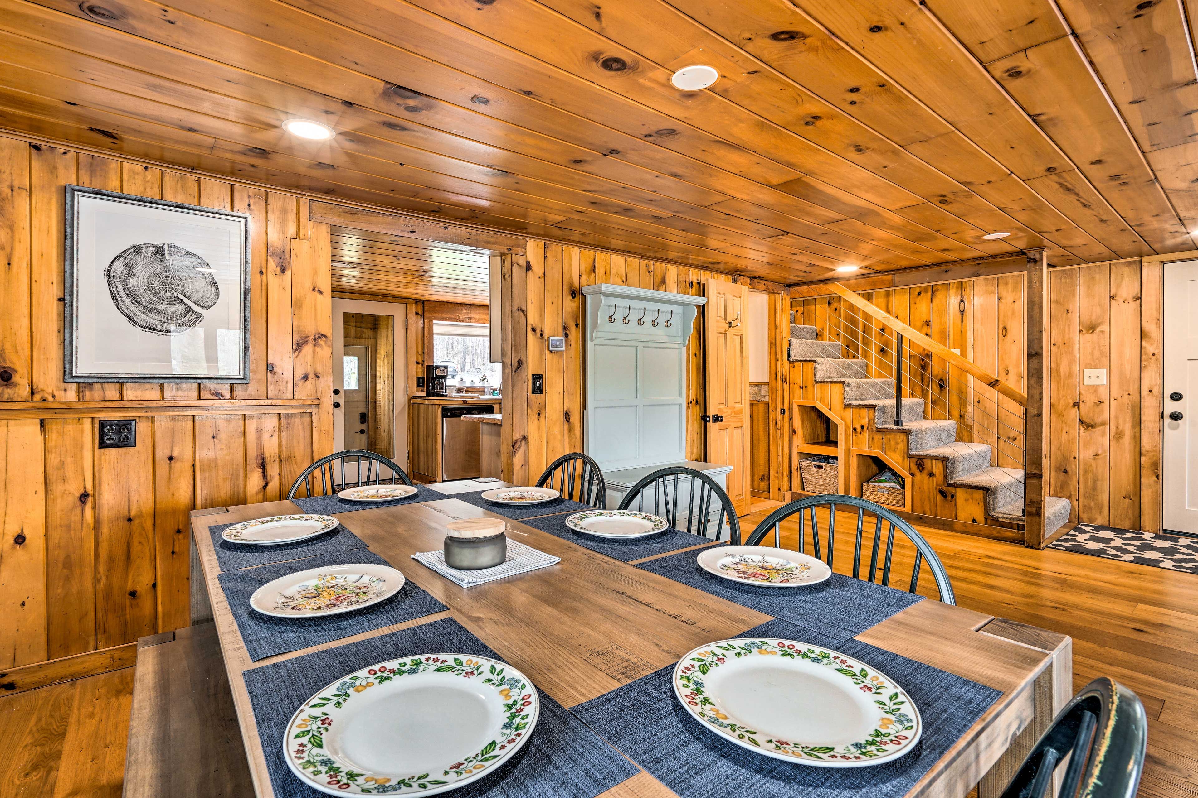 Dining Area | Dishware & Flatware Provided