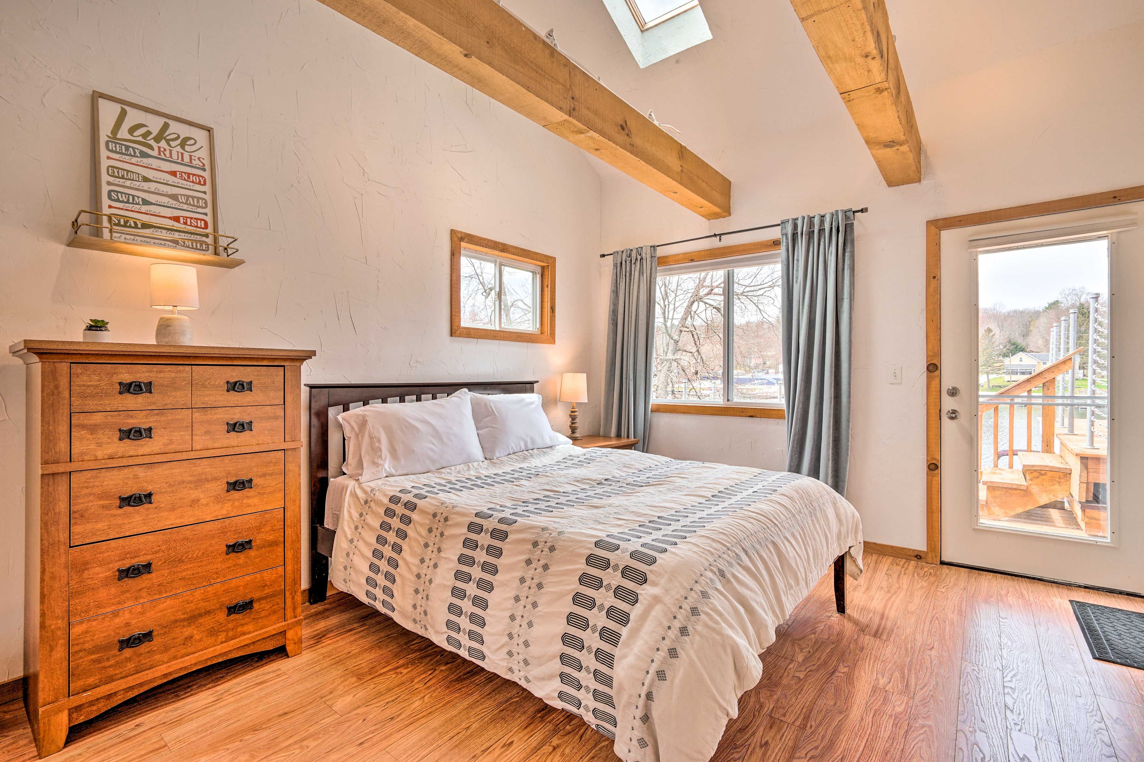 Bedroom 3 | Queen Bed | Washer & Dryer