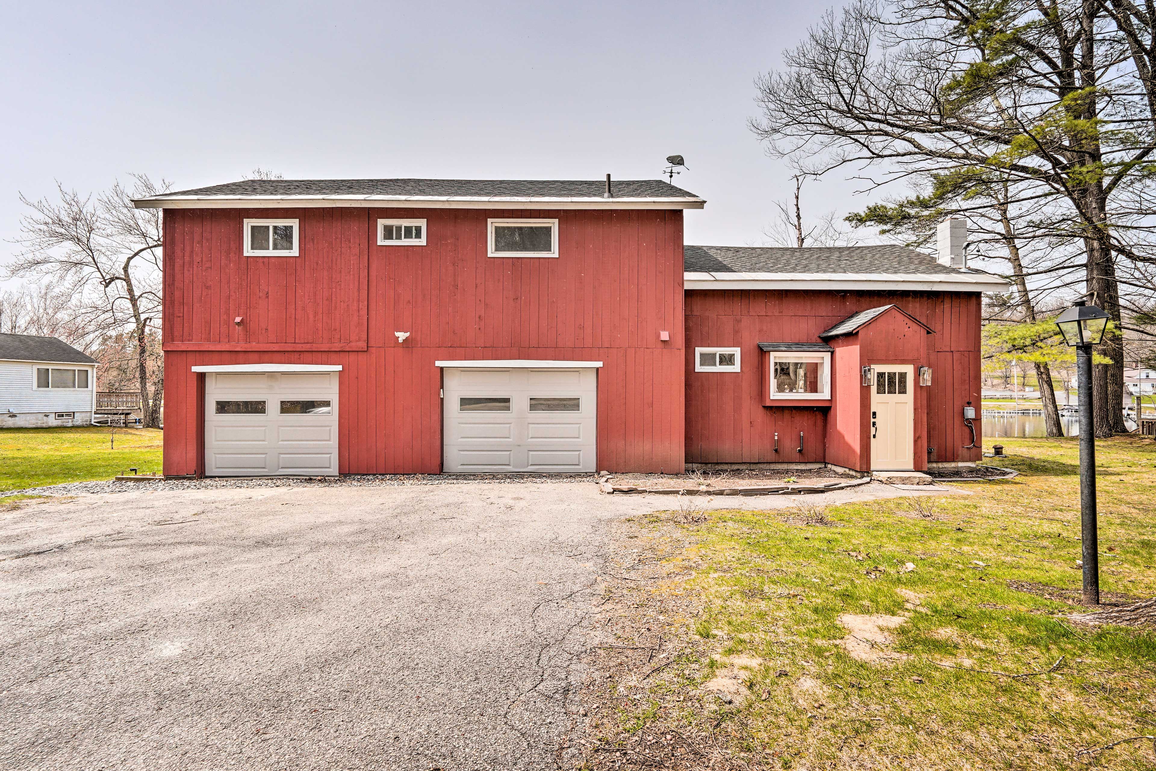 Parking | Driveway (4 Vehicles) | No Garage Parking