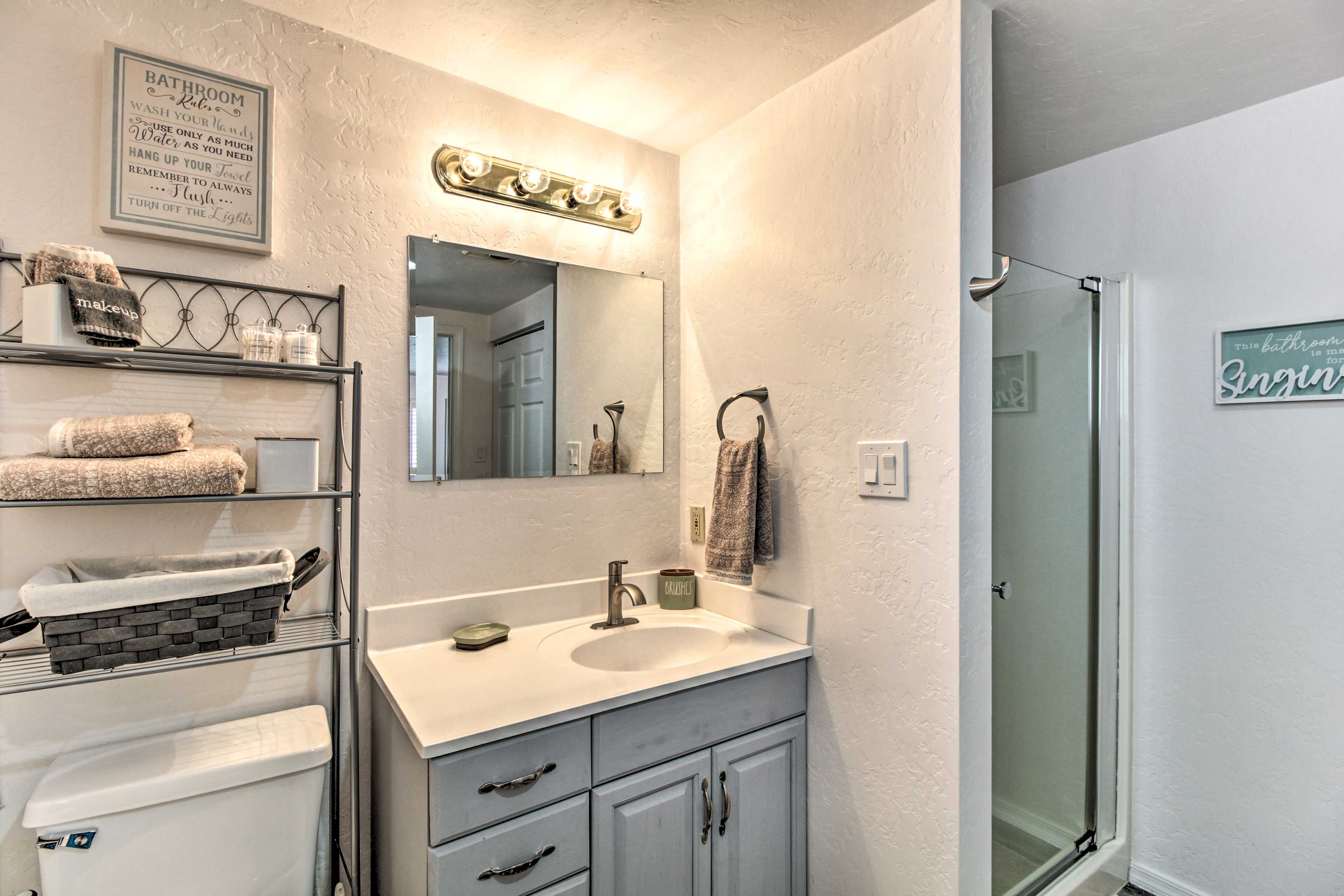 Full Bathroom | Complimentary Toiletries