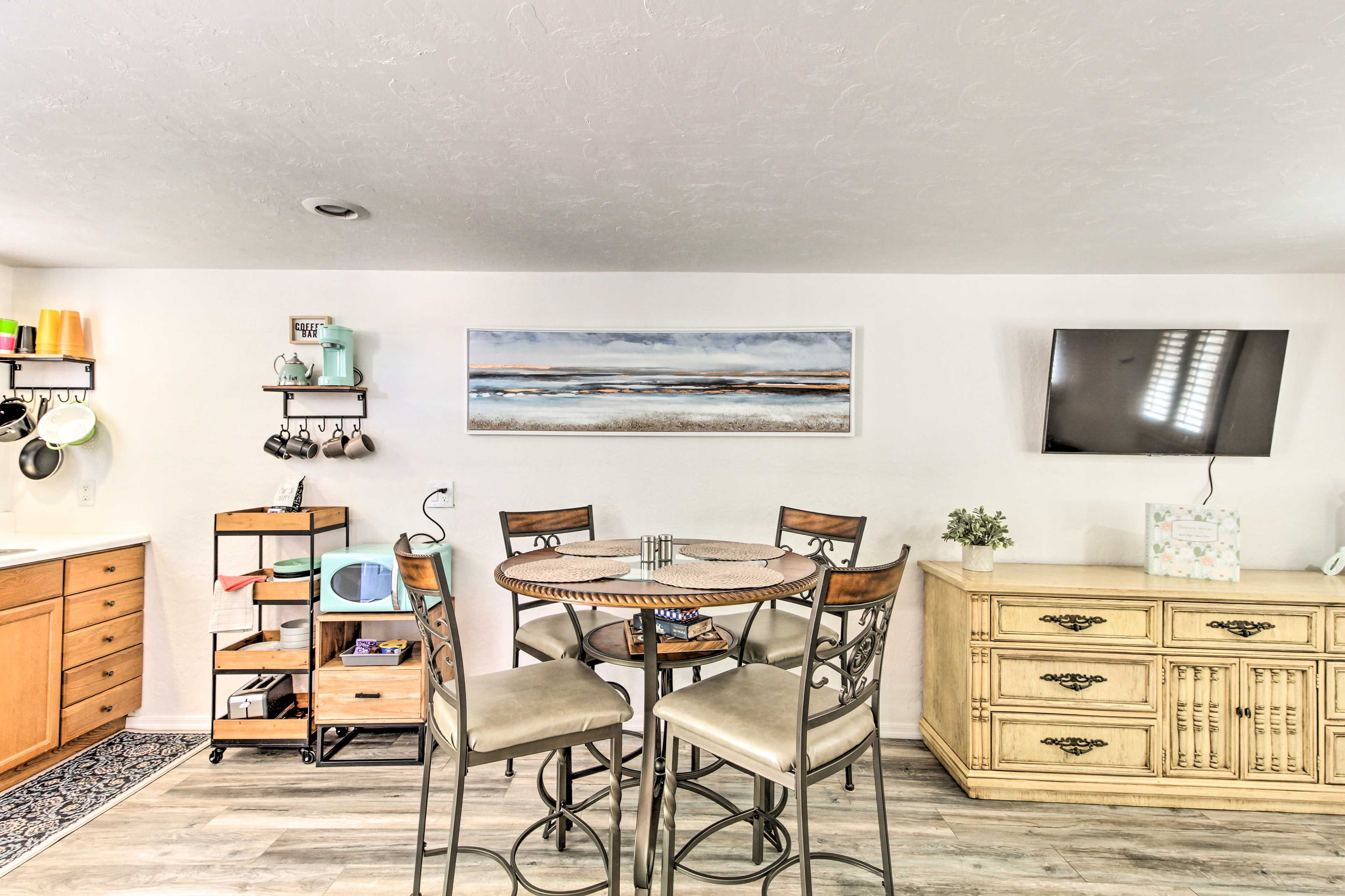 Dining Area | Trash Bags & Paper Towels