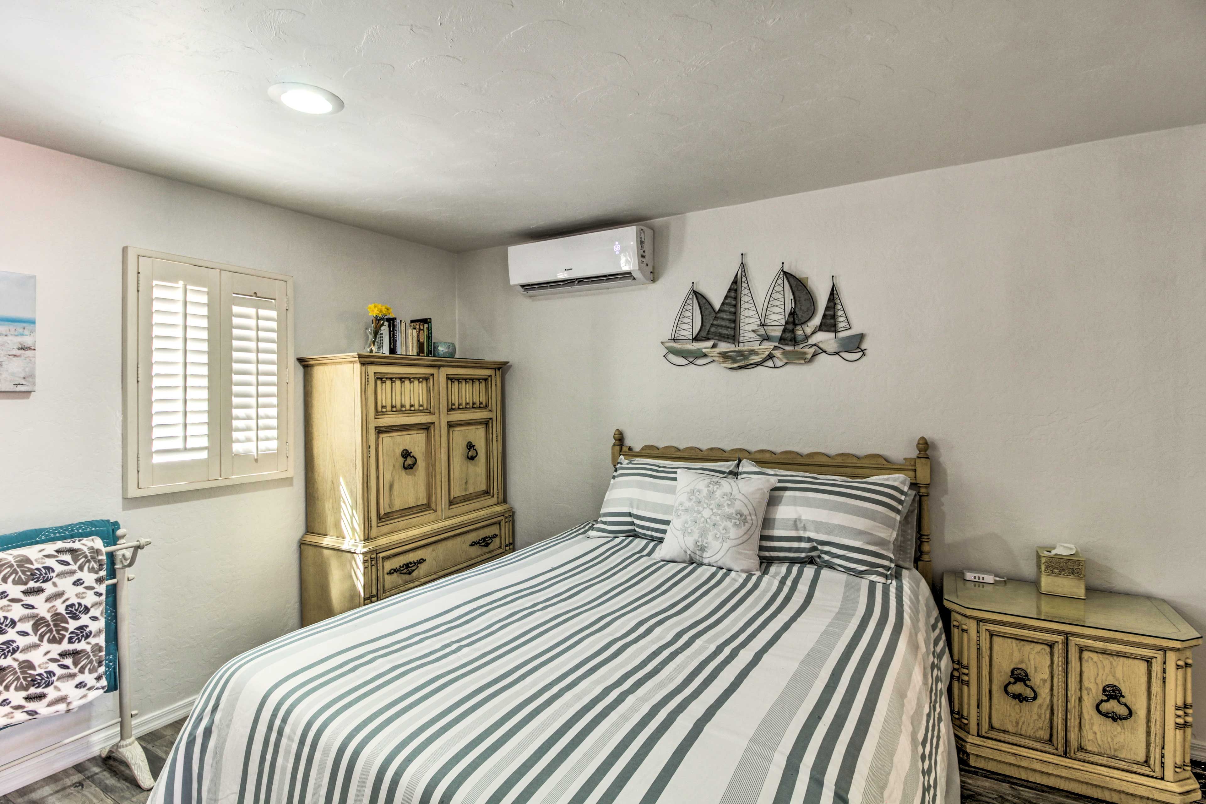 Studio | Queen Bed