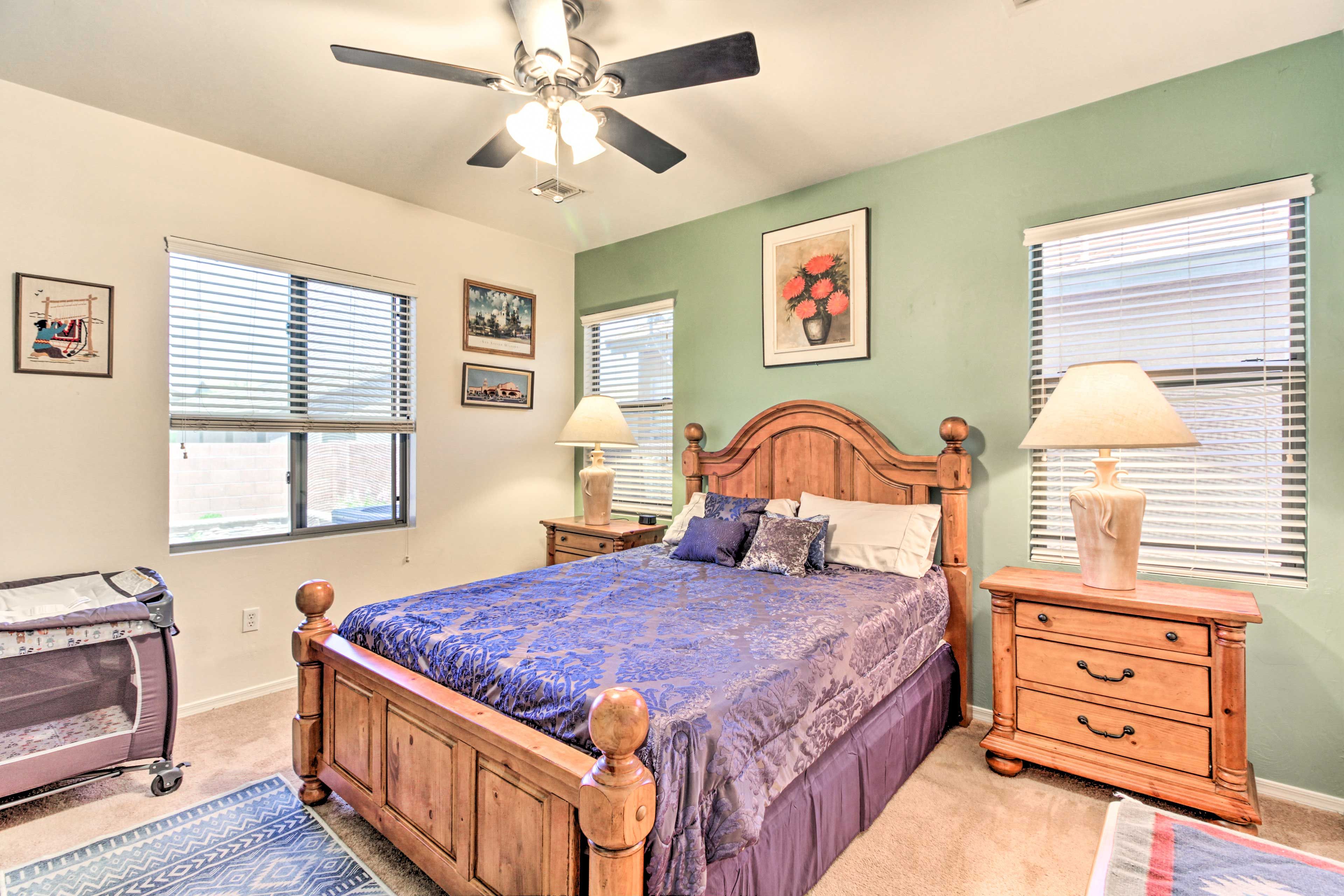Bedroom 1 | Queen Bed
