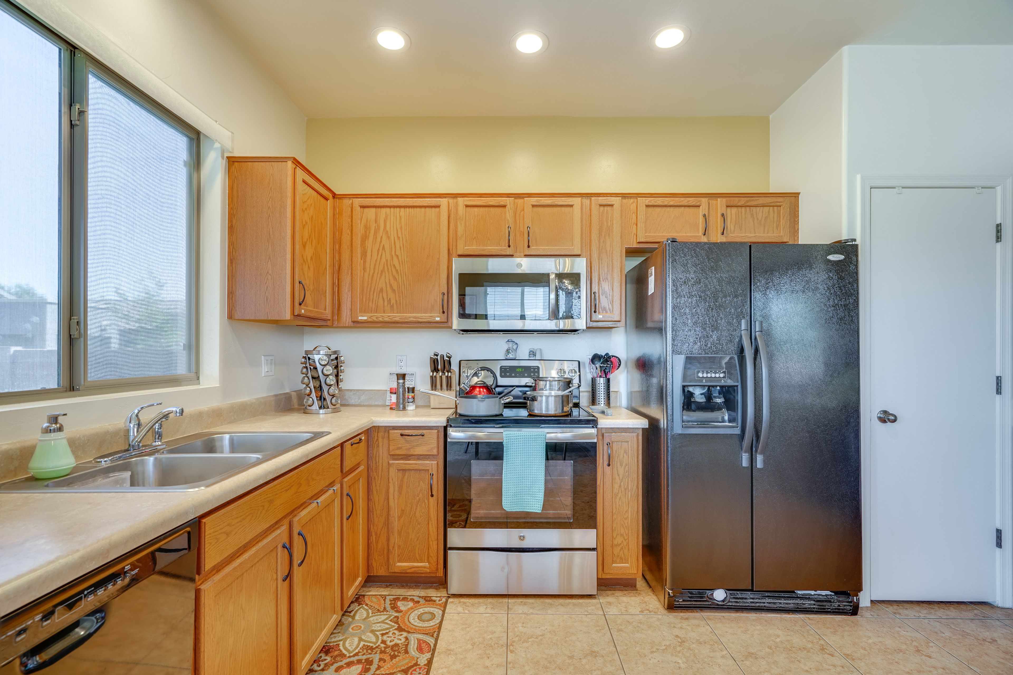 Kitchen | Hot Water Pot | Toaster Oven