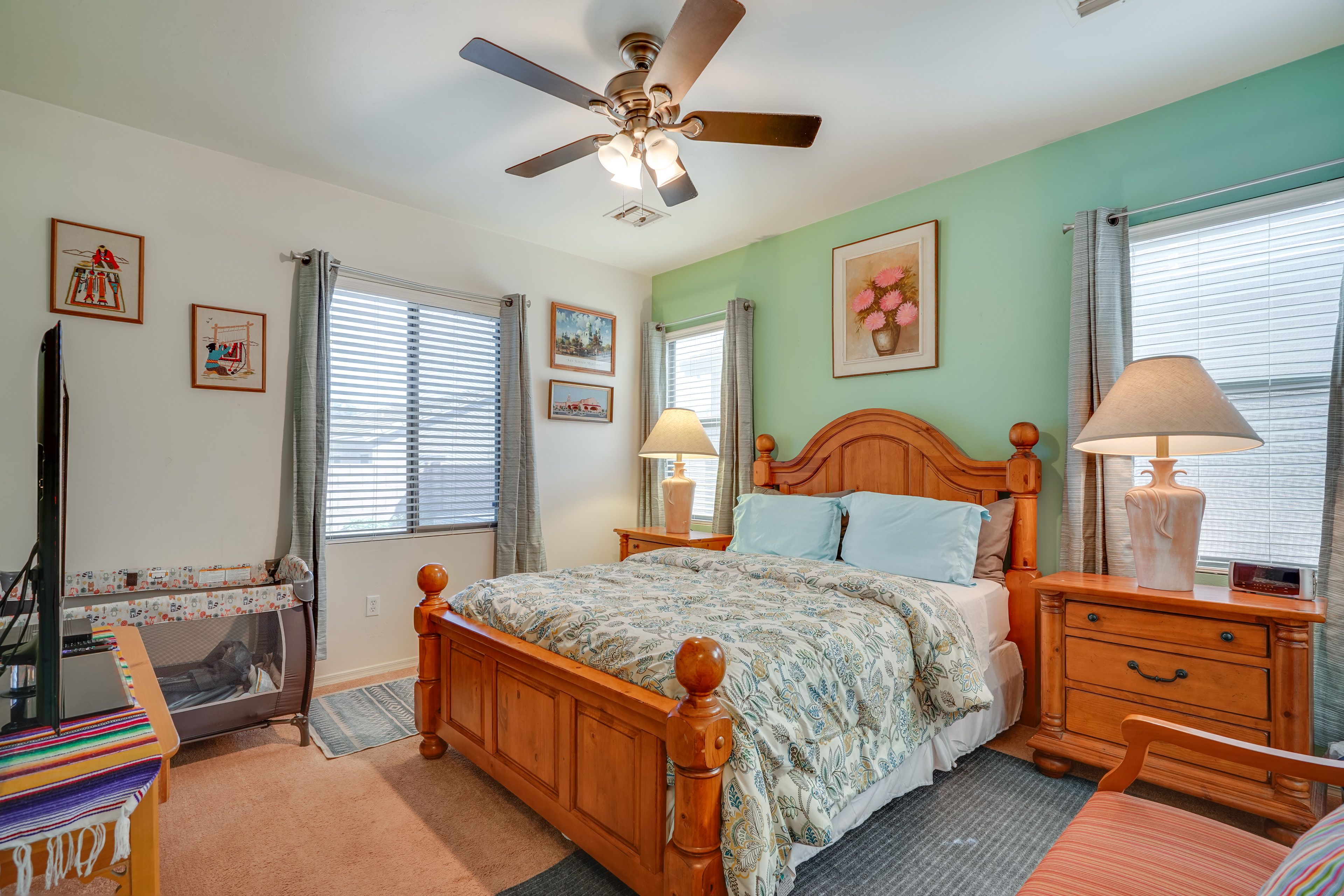 Bedroom 1 | Queen Bed