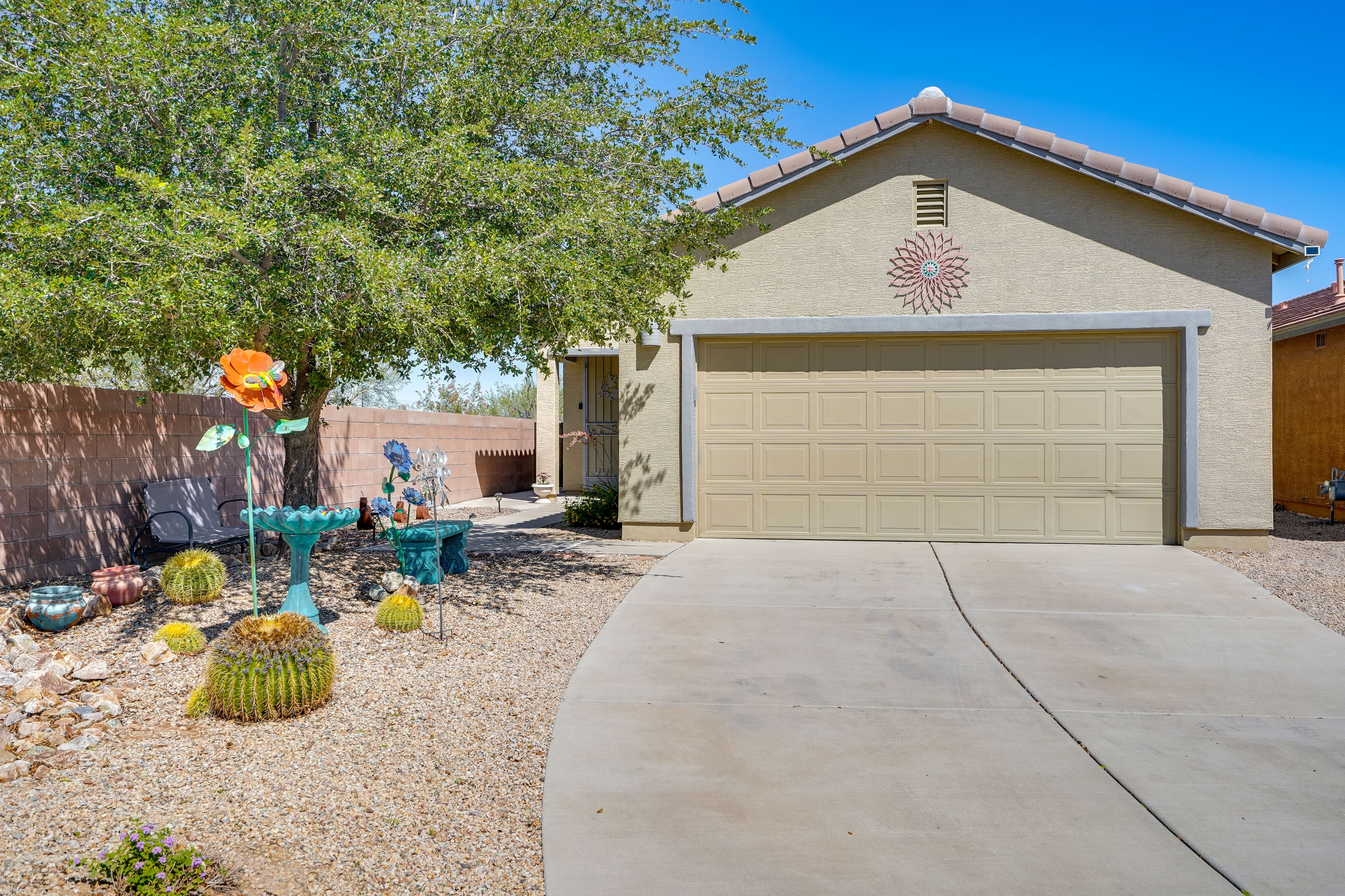 Parking | Driveway (2 Vehicles) | Garage (1 Vehicle) | Street Parking