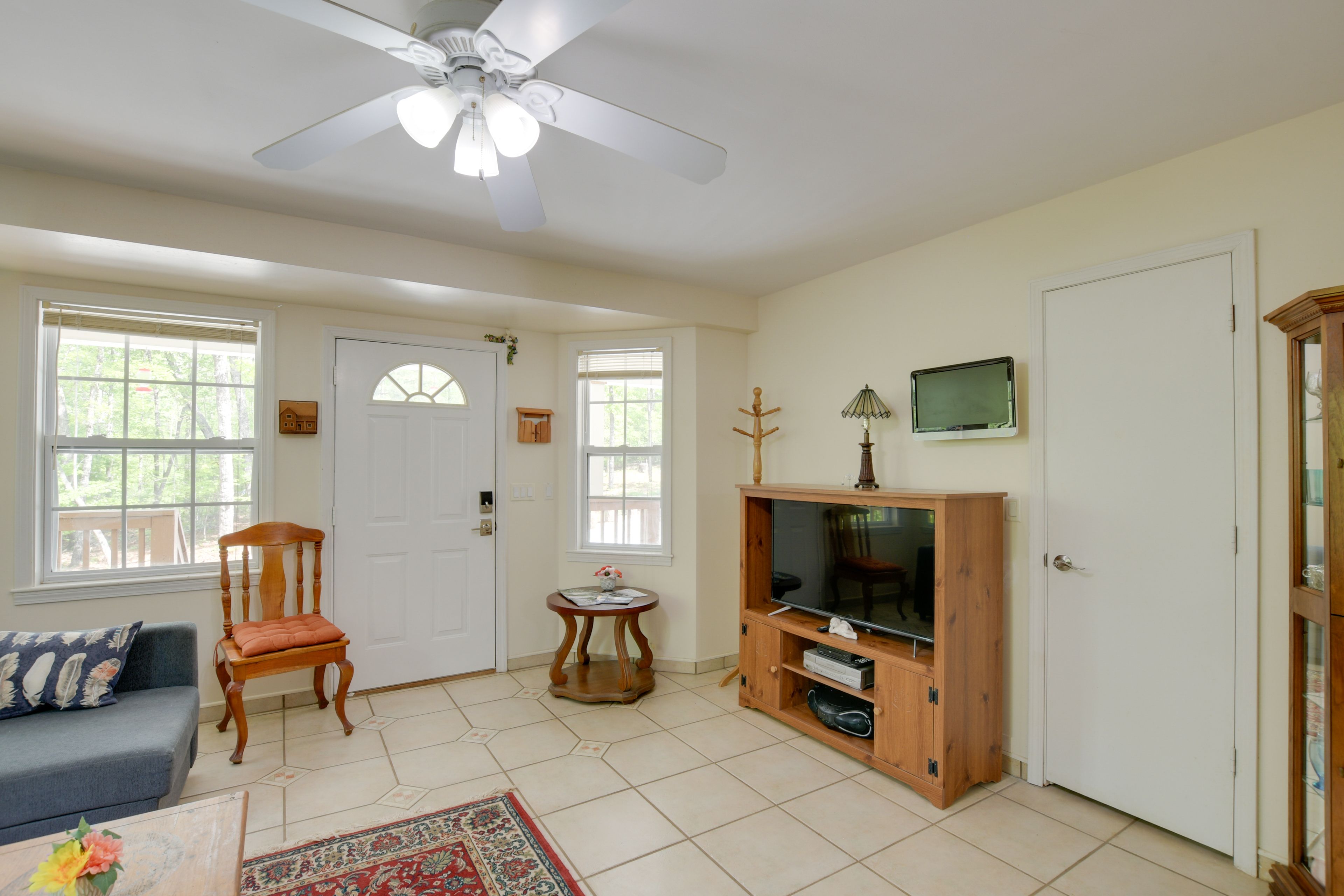 Living Room | Smart TV | VCR | Queen Sleeper Sofa