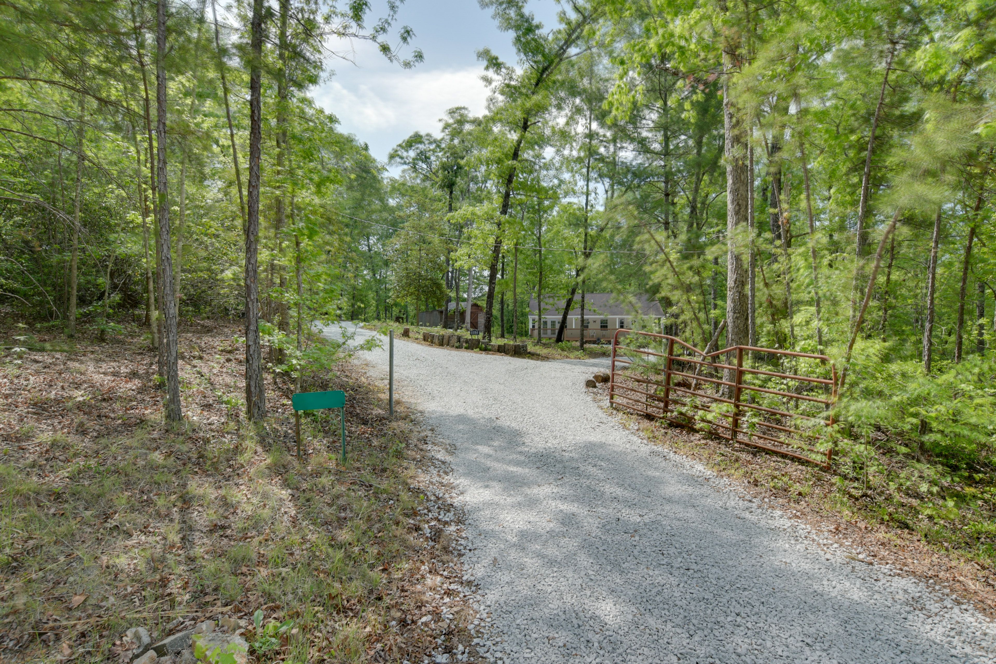 Parking | Gravel Driveway (5 Vehicles) | RV/Trailer/Boat Parking