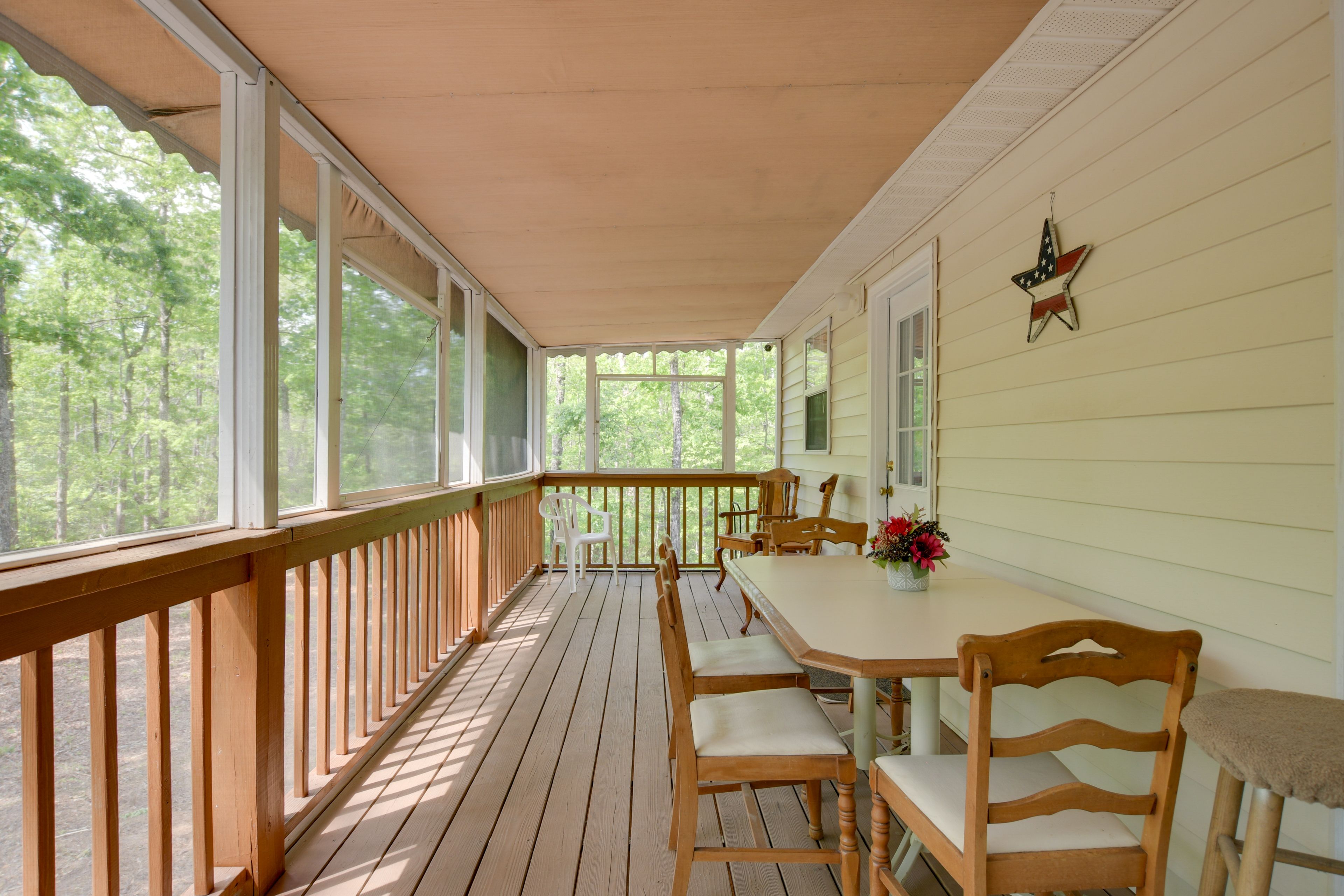Exterior | Furnished Screened Porch | Outdoor Dining Area
