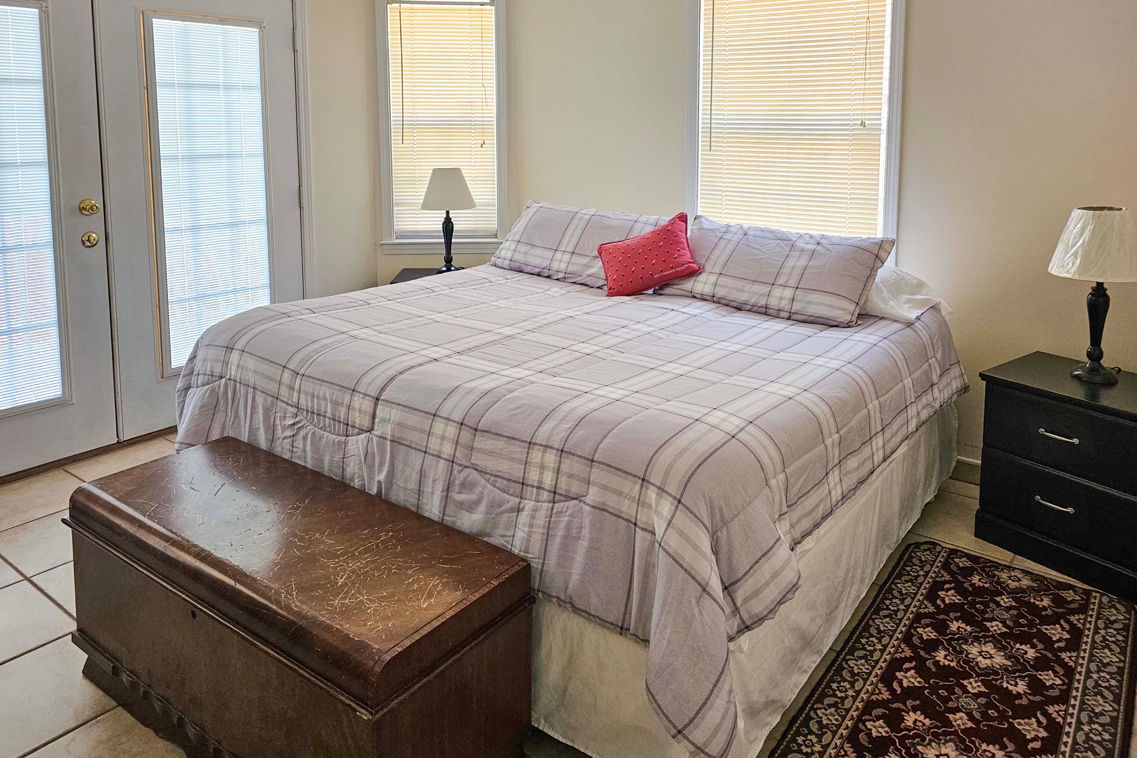 Bedroom 1 | King Bed | Linens Provided