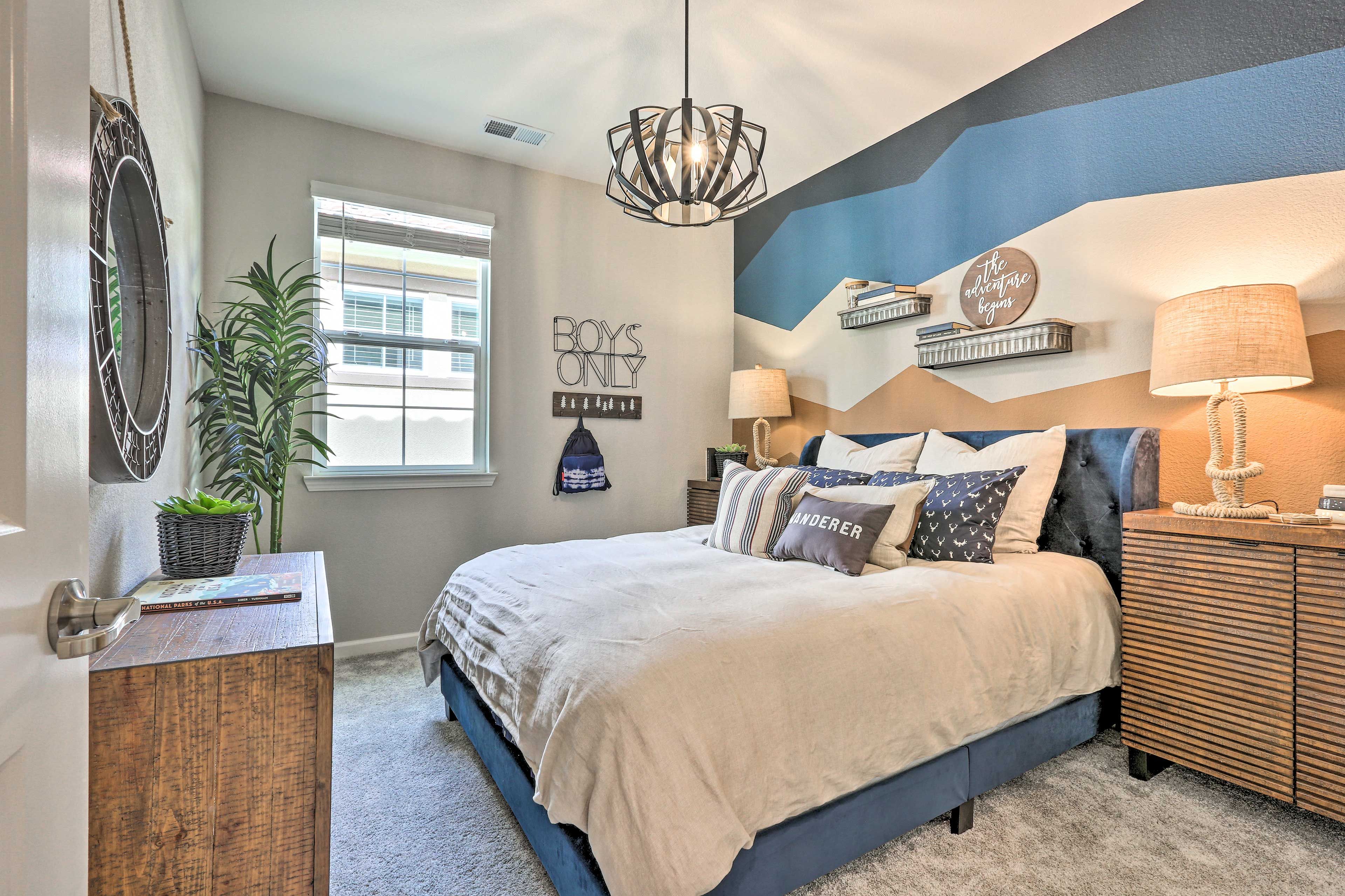 Bedroom 2 | Queen Bed