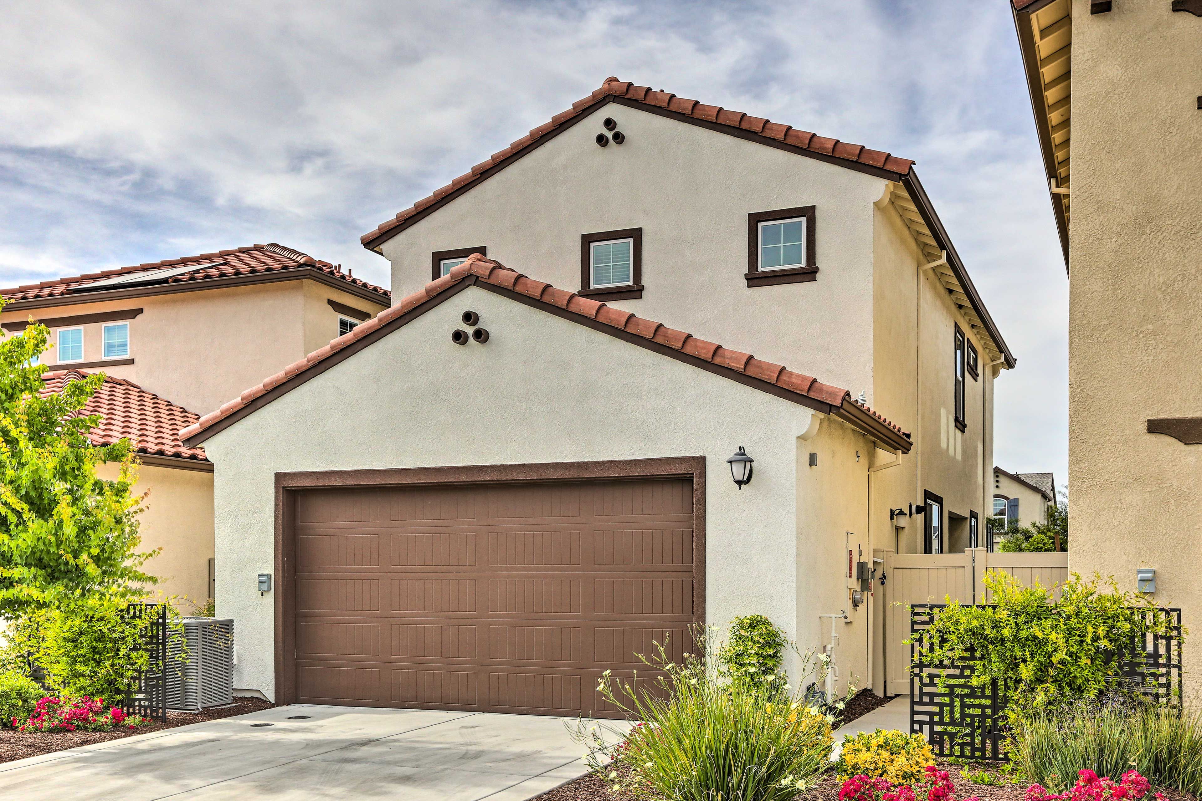 Parking | Garage (2 Vehicles) | Driveway (2 Vehicles)