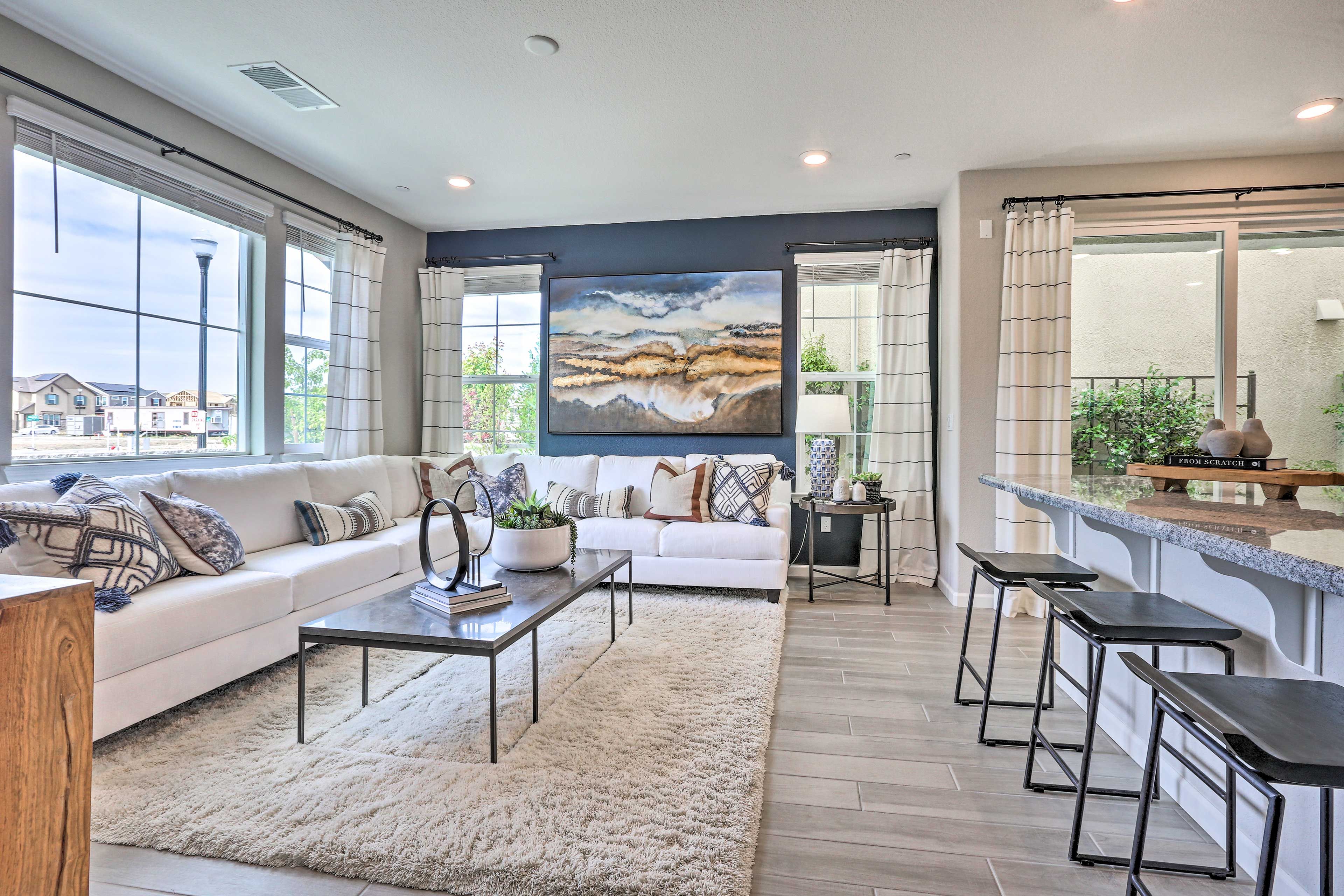 Living Room | 2-Story Home | Free WiFi