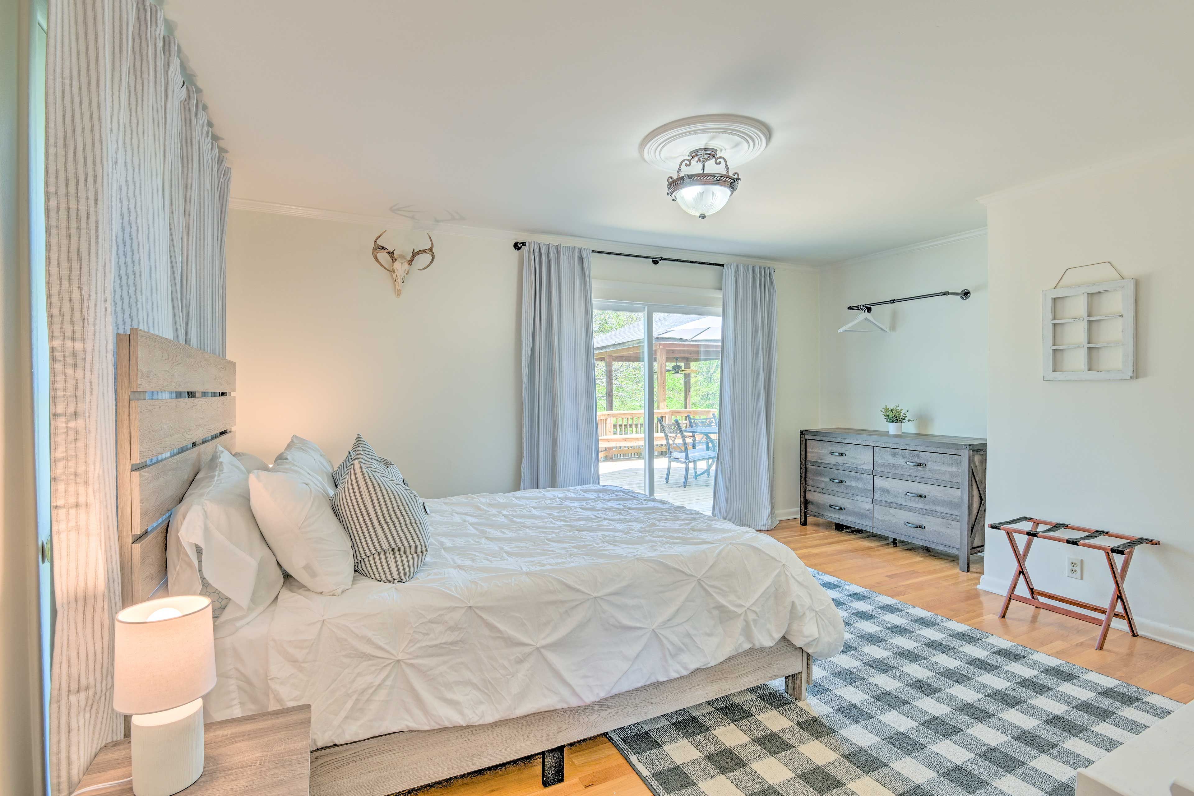 Bedroom 2 | Queen Bed | 1st Floor | Deck Access