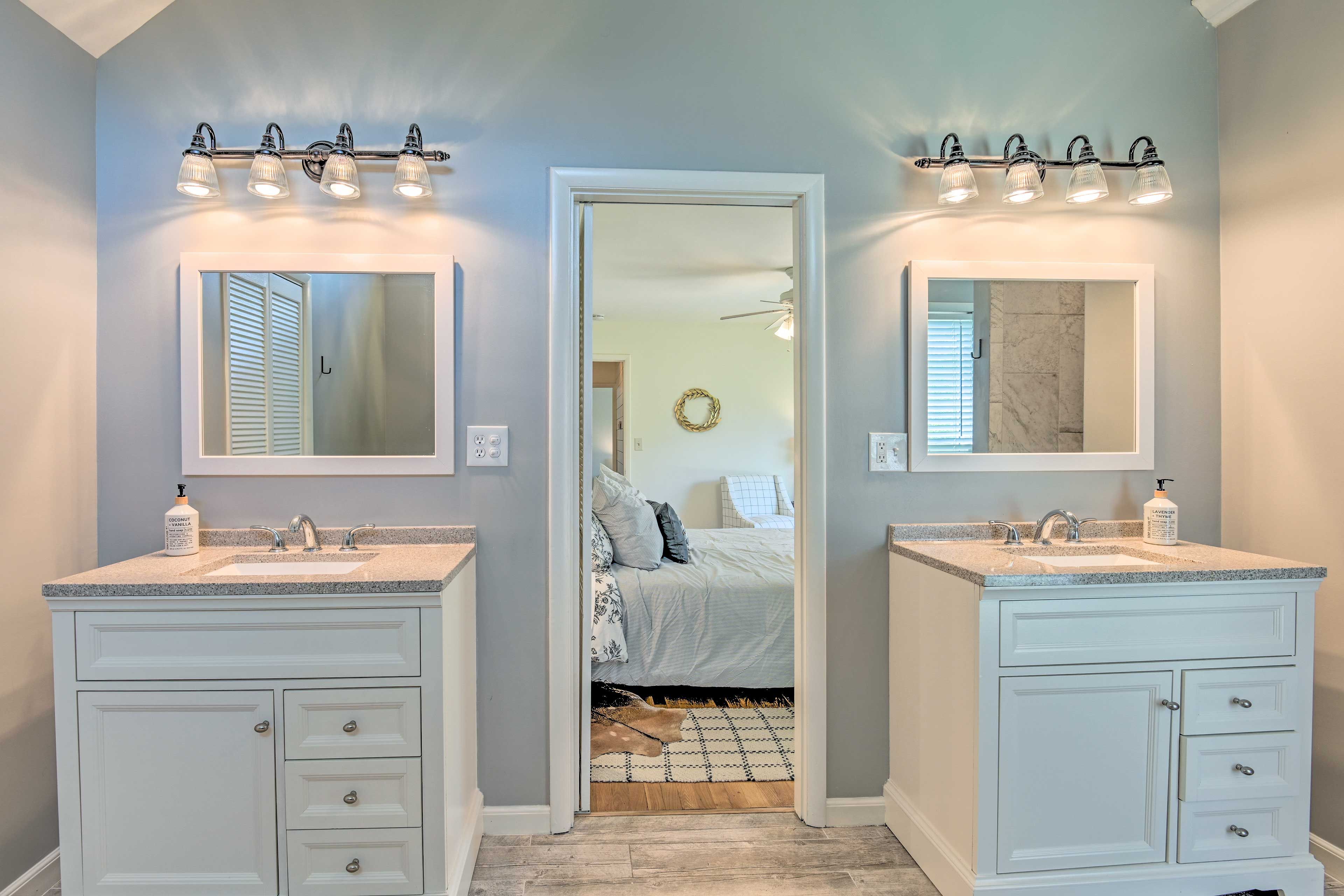 En-Suite Bathroom | 1st Floor | Complimentary Toiletries | Towels Provided