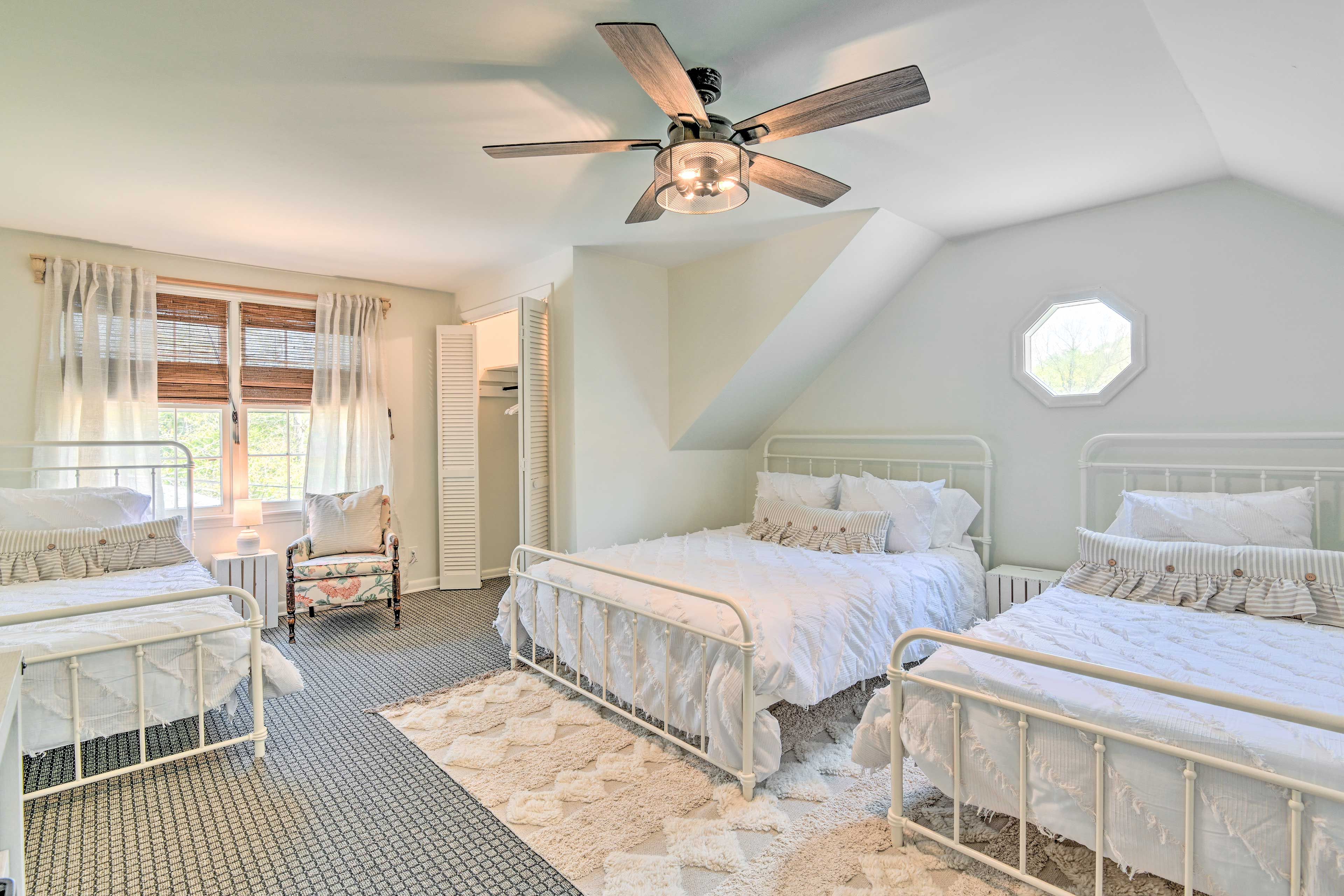 Bedroom 4 | Queen Bed | 2 Twin Beds | 2nd Floor