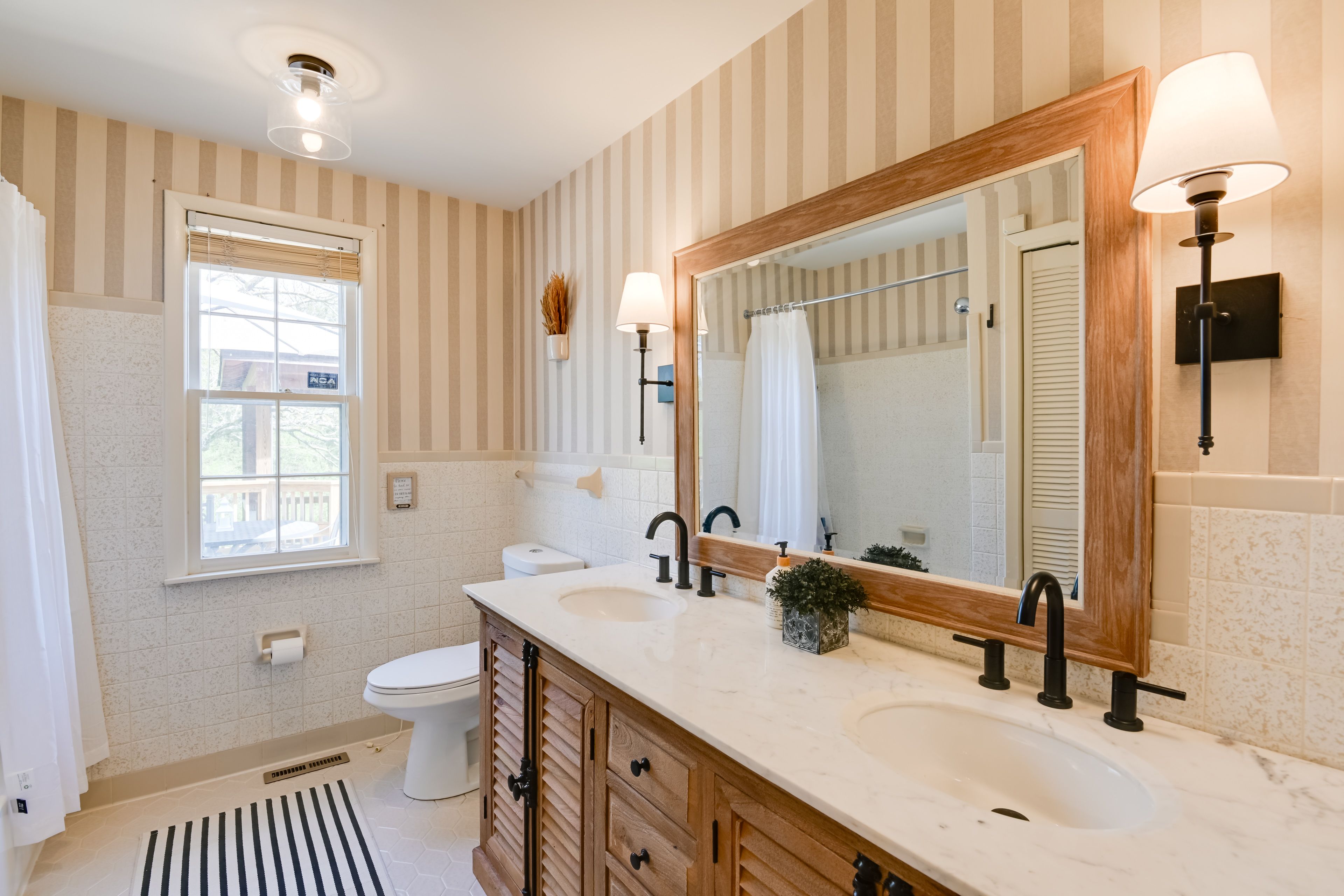 Full Bathroom | 1st Floor