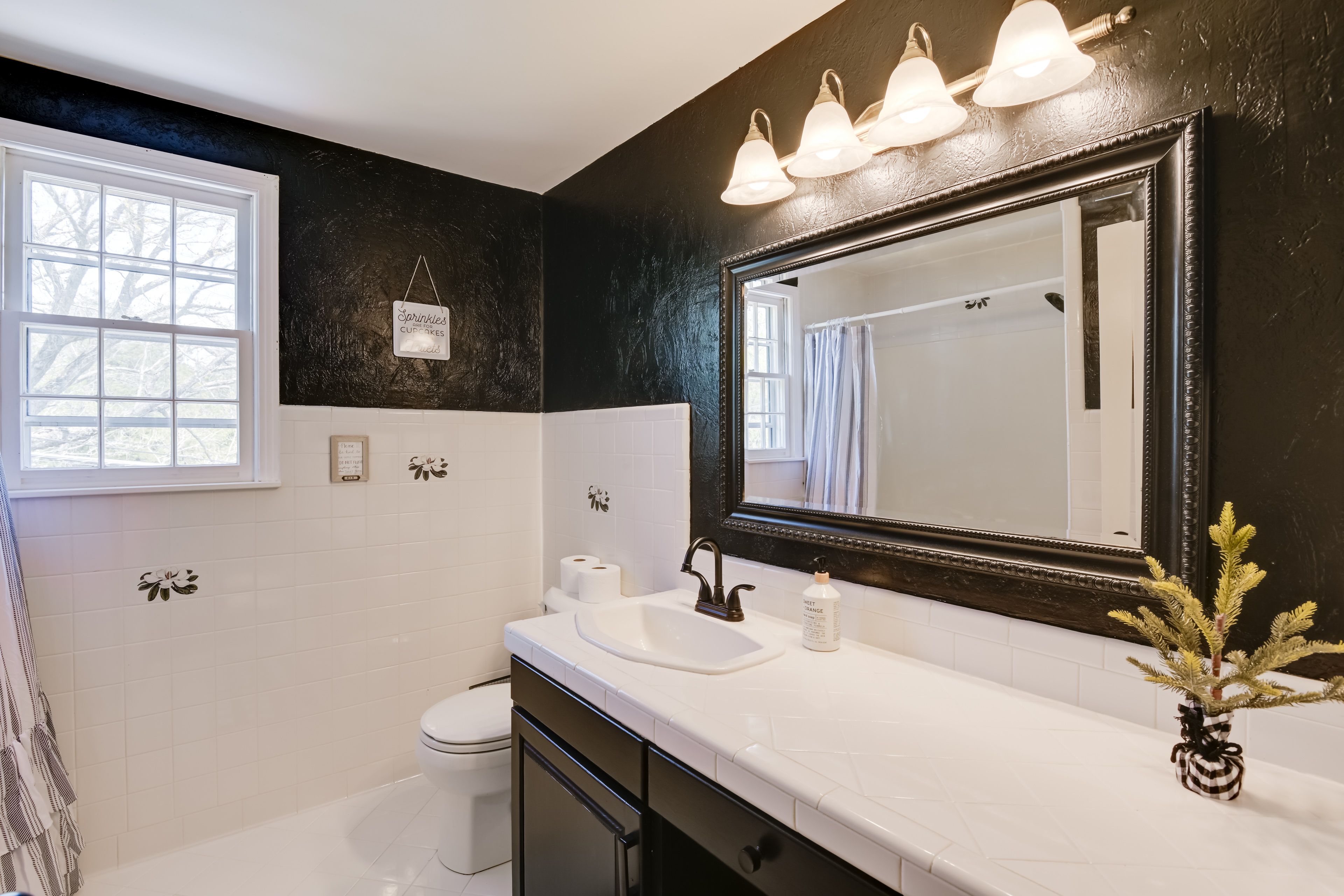 Full Bathroom | 2nd Floor