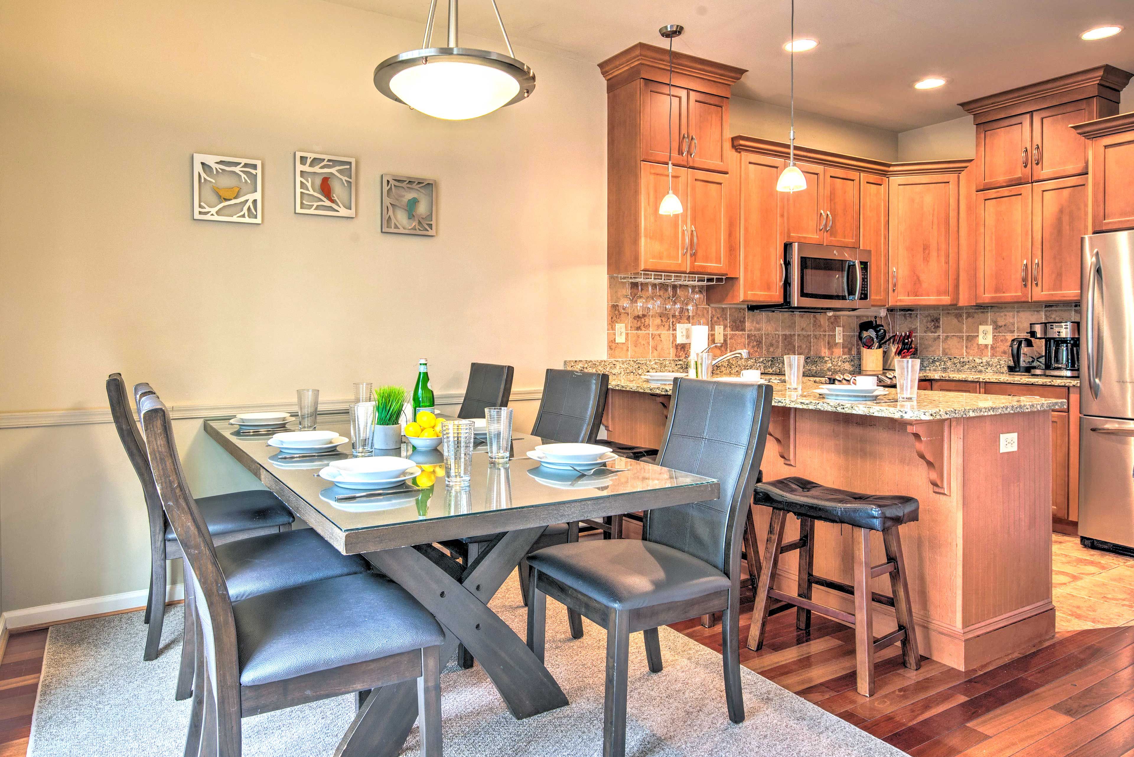 Dining Area | Dishware & Flatware Provided